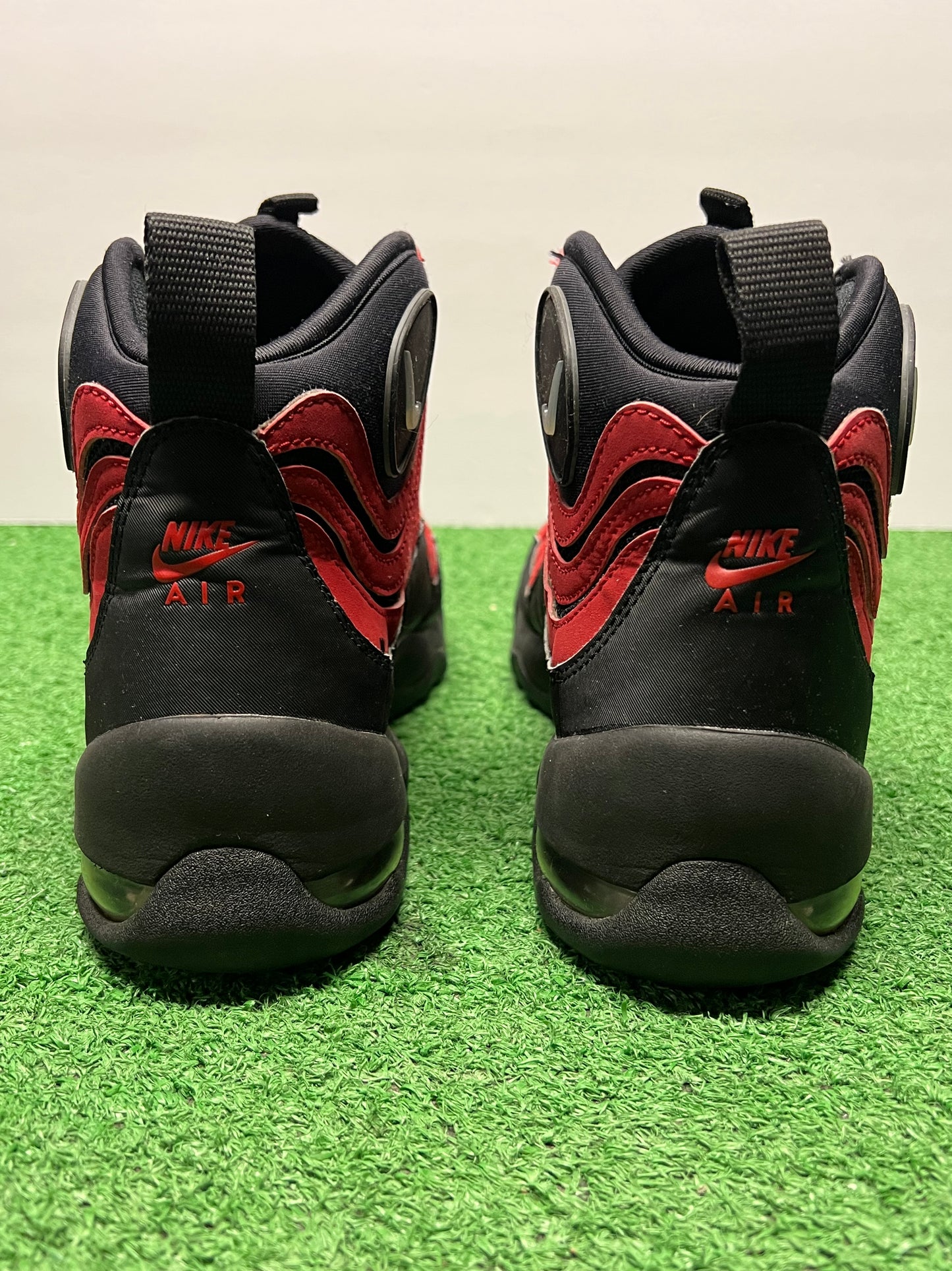 Men’s Nike Air Bakin Size 8