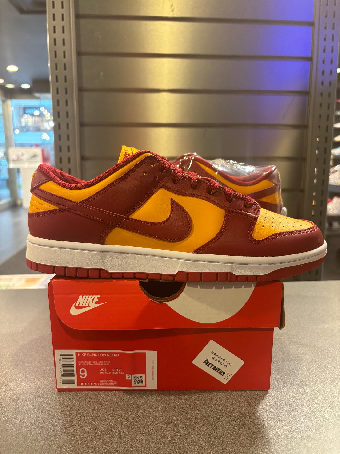 Nike Dunk Midas Size 9
