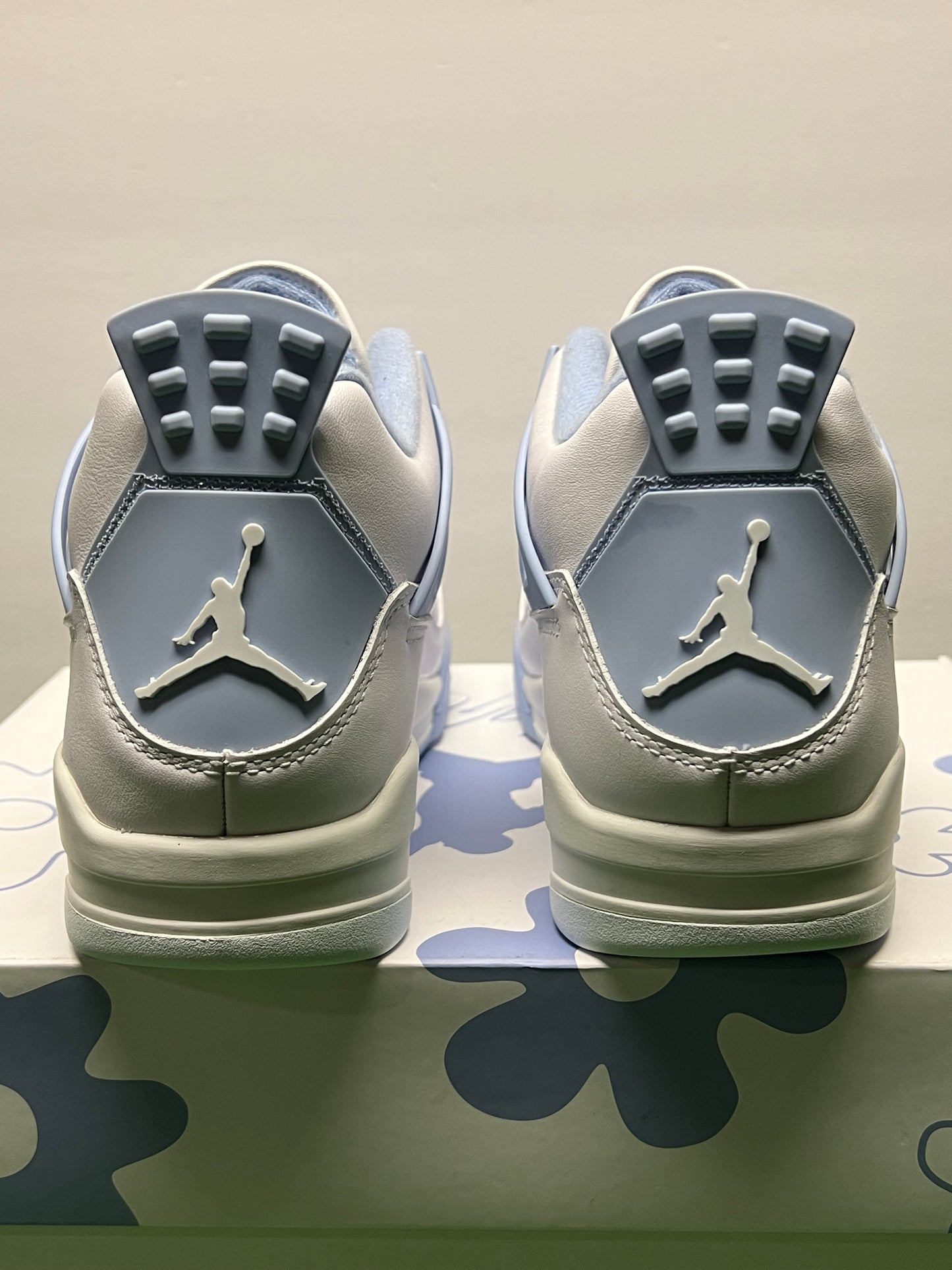 Women’s Air Jordan 4 Forget Me Not Size 10.5 Brand New