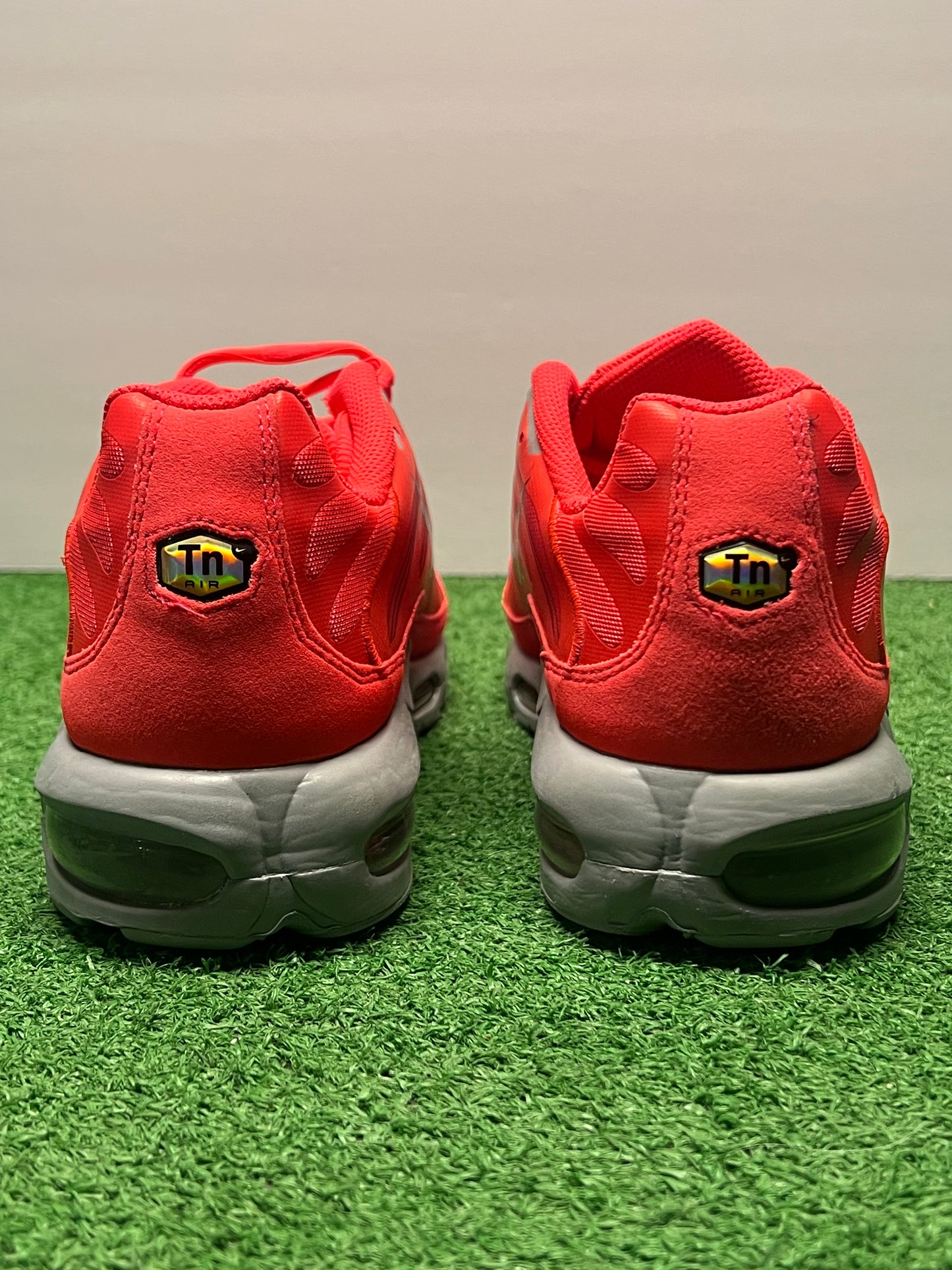 Men’s Nike Air Max Plus Solar Red Size 9.5