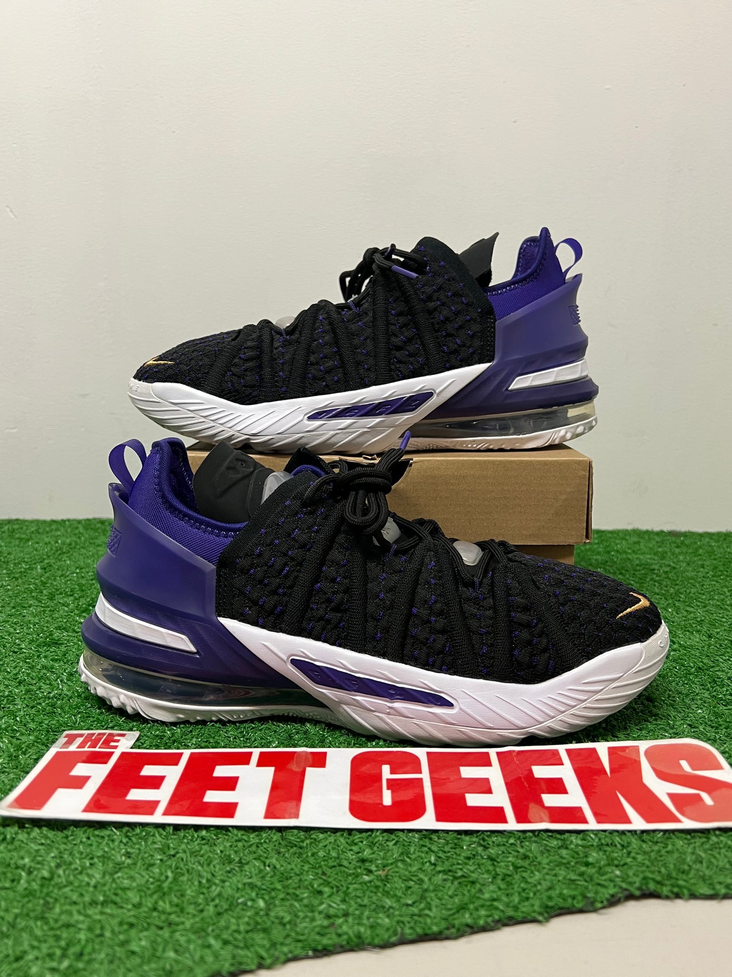 Gradeschool LeBron 18 Lakers Size 6.5y