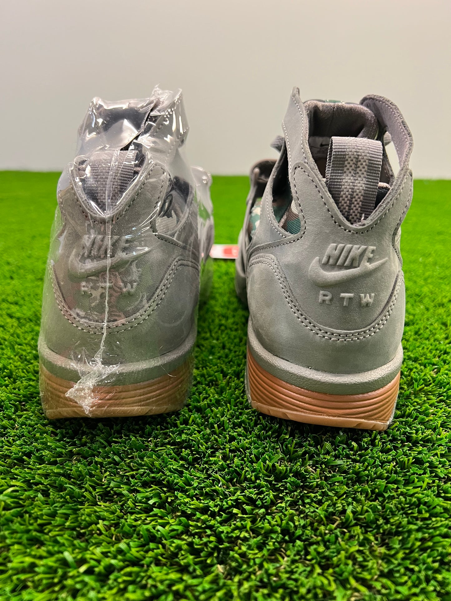 Men’s Nike Corteiz Huarache Size 9.5