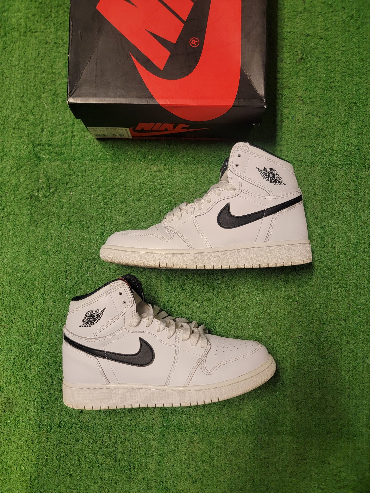 Nike Air Jordan 1 High Og Yin Yang Size 5.5Y Gradeschool Shoes