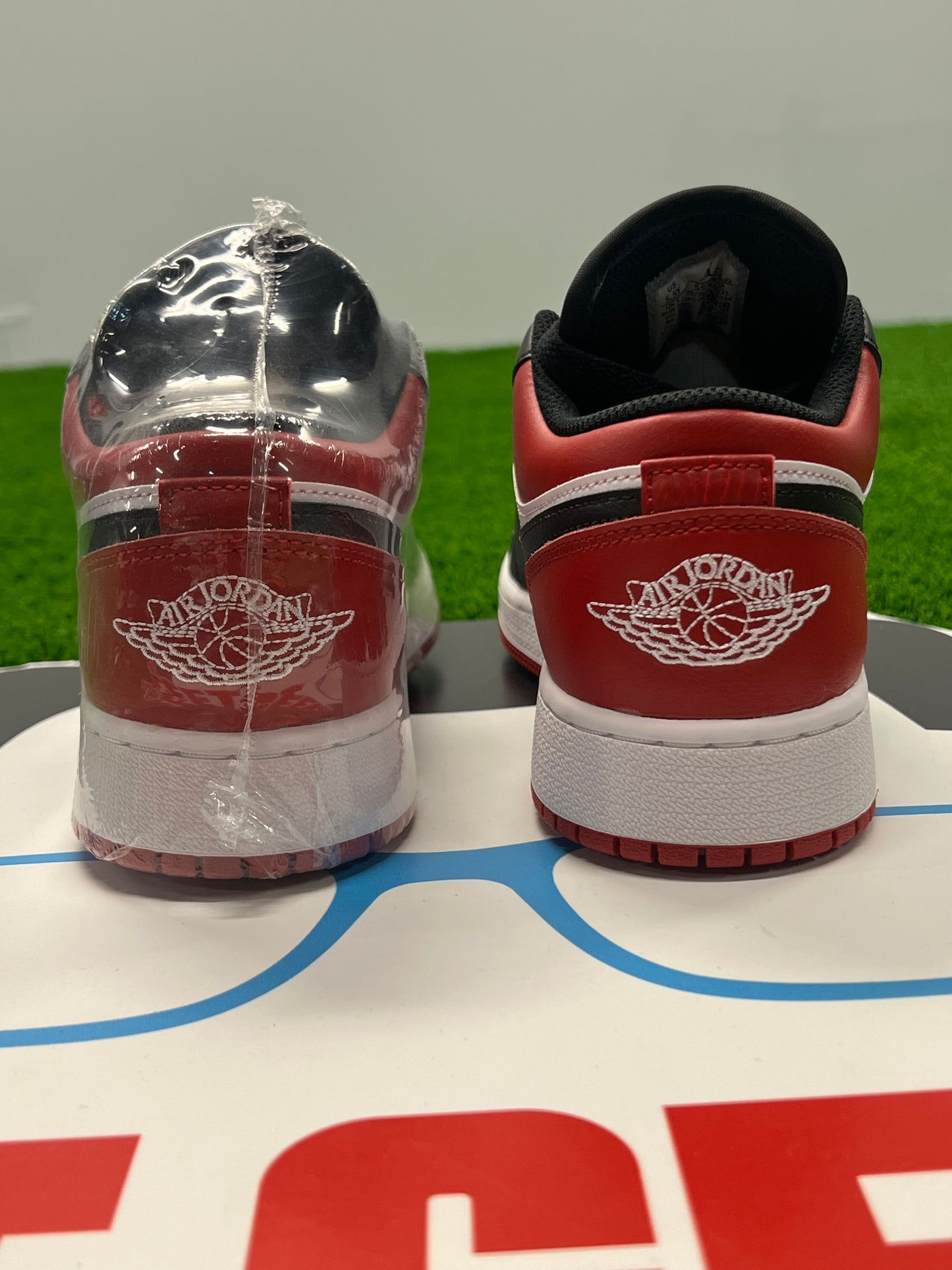 Gradeschool Air Jordan 1 Low Bred Toe Brand New