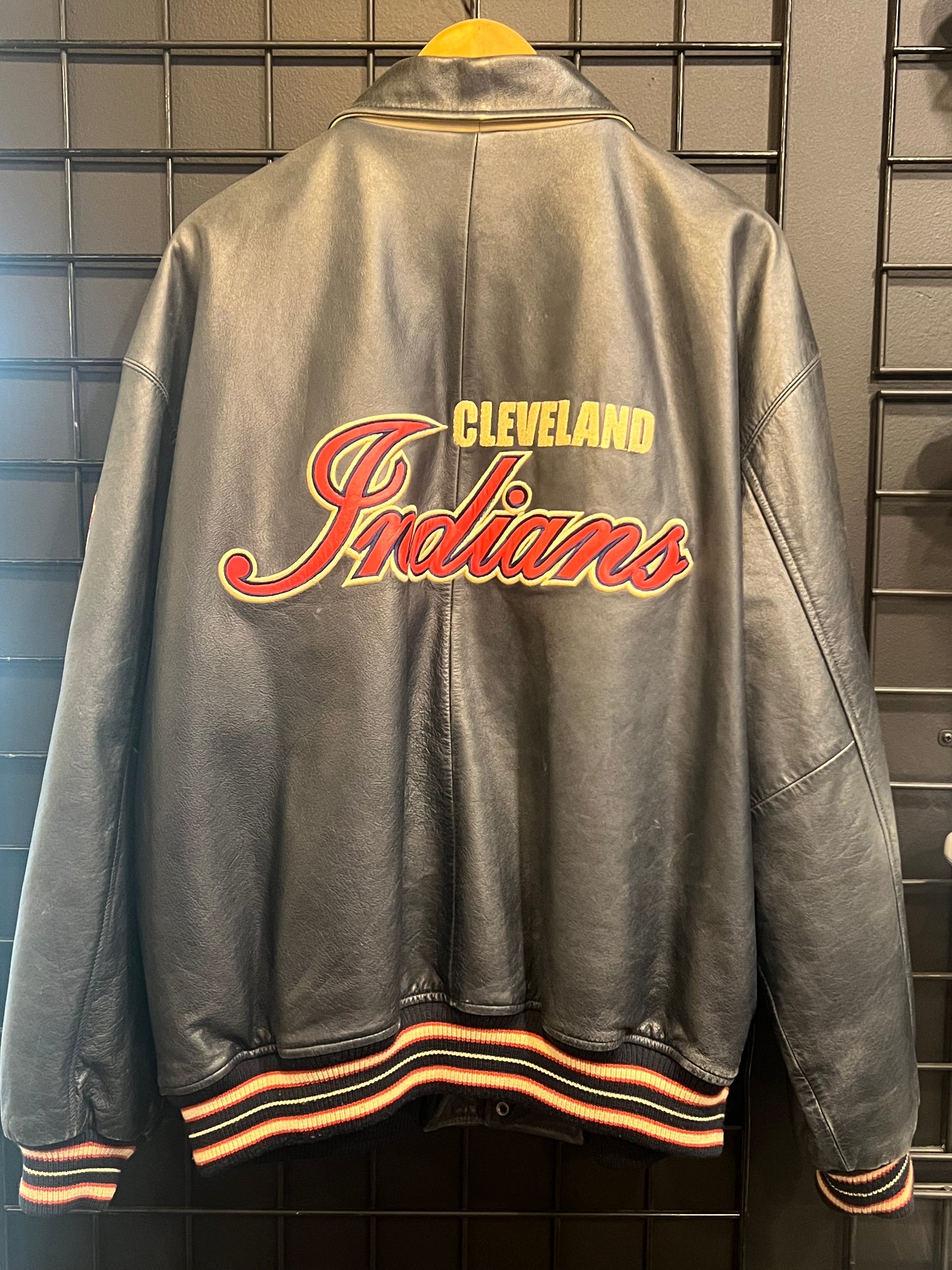 Men’s Cleveland Indians Leather Jacket Size XL