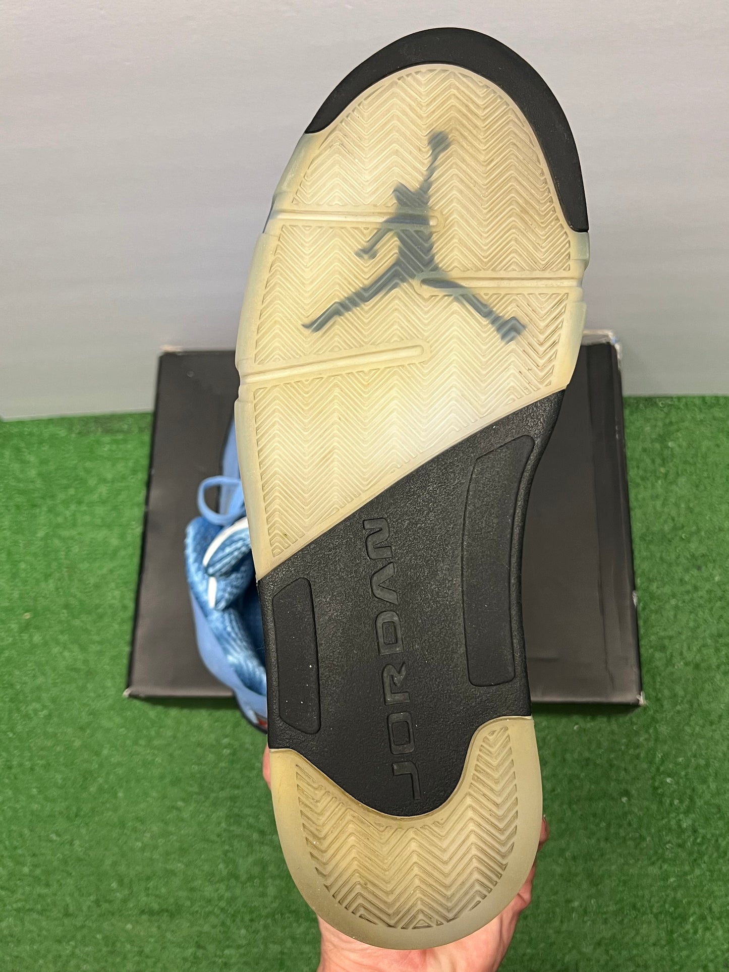 Men’s Air Jordan 5 UNC Size 13