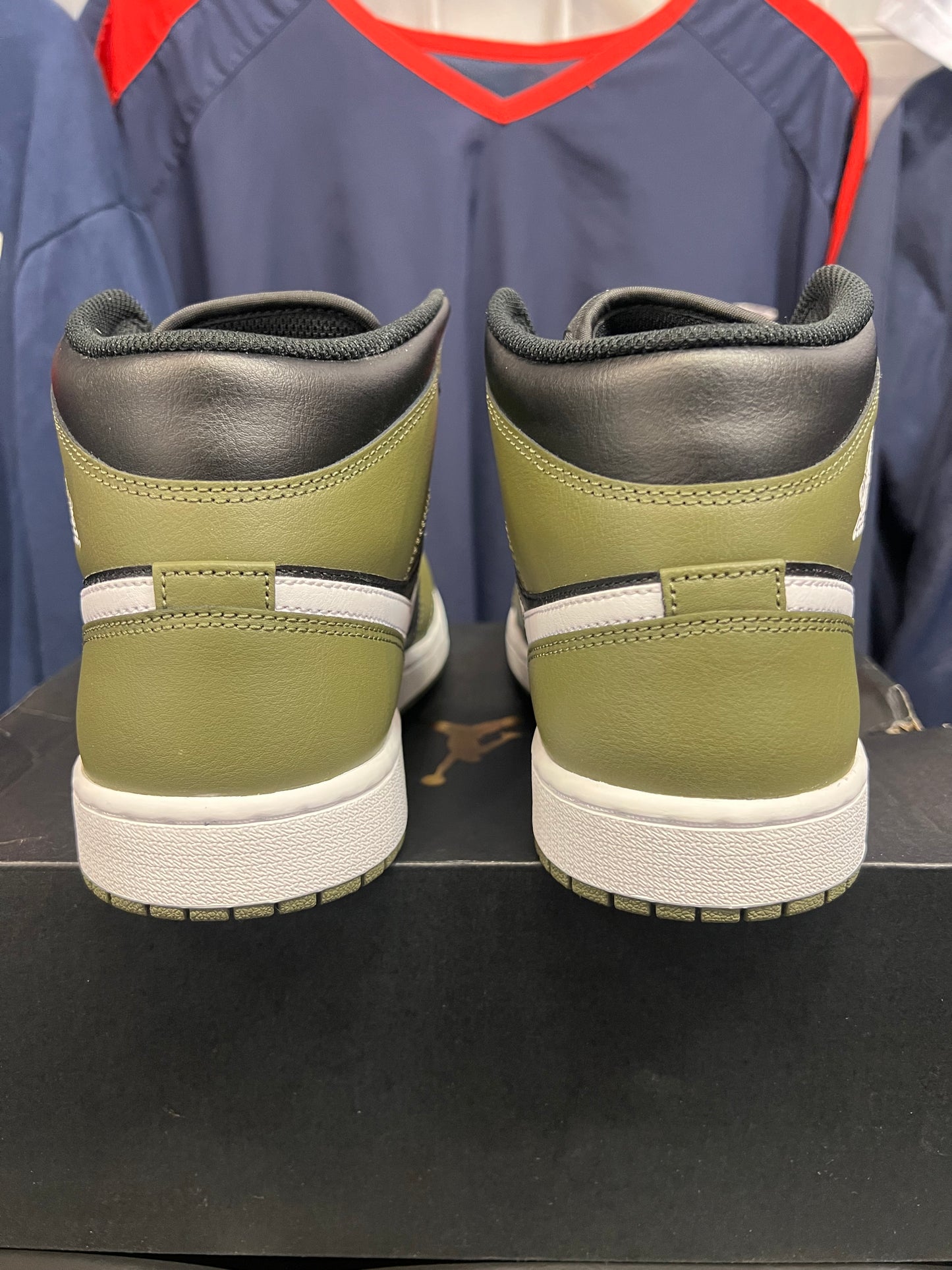 Men’s Air Jordan 1 Mid Medium Olive Size 10