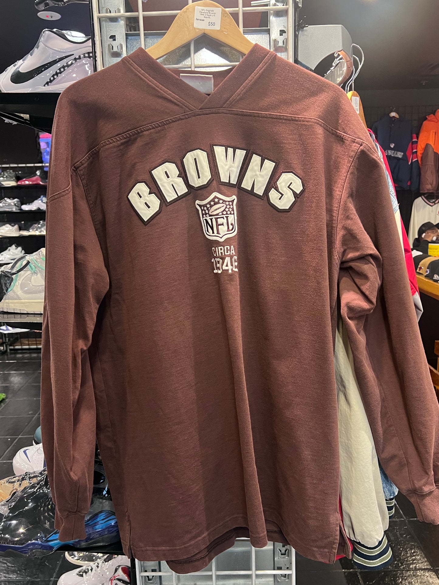 NFL Original 1946 Browns VNeck Size XL