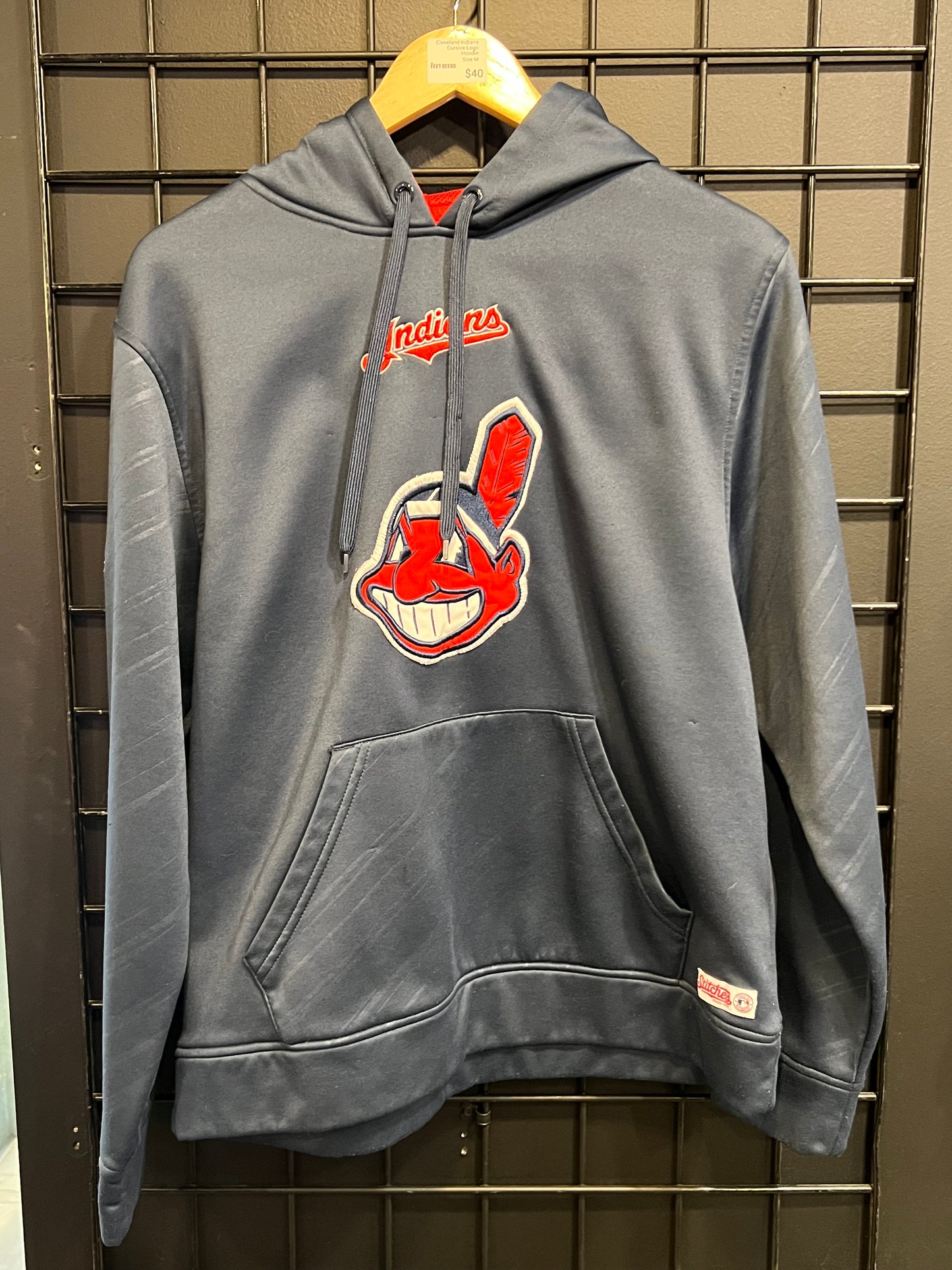Men’s Cleveland Indians Cursive Logo Hoodie Size M