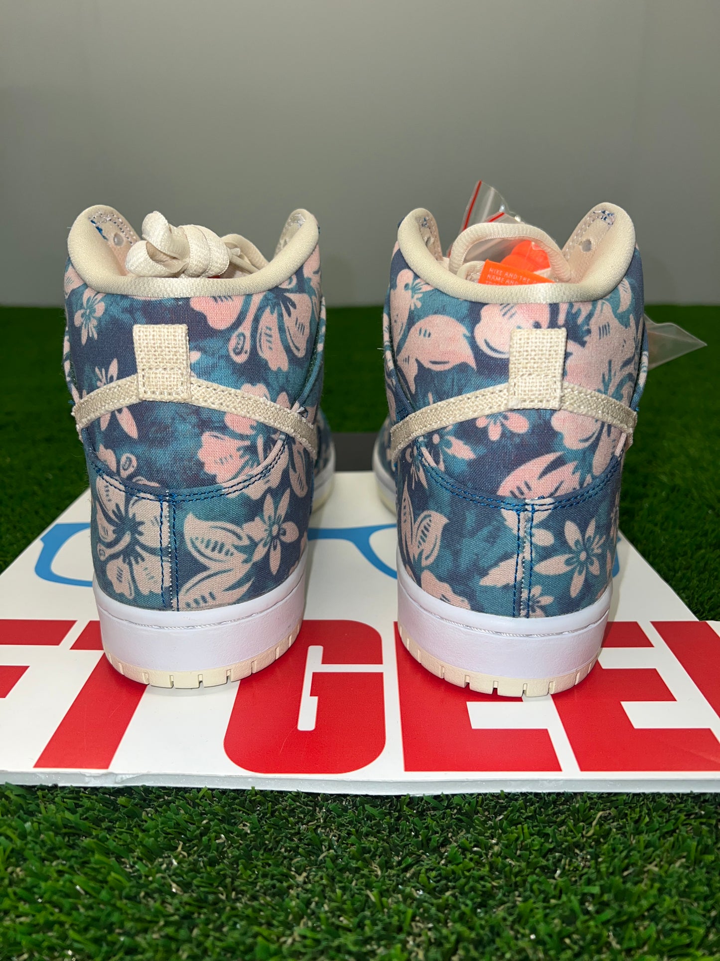 Men’s Nike SB Dunk High Hawaii size 11 Brand New