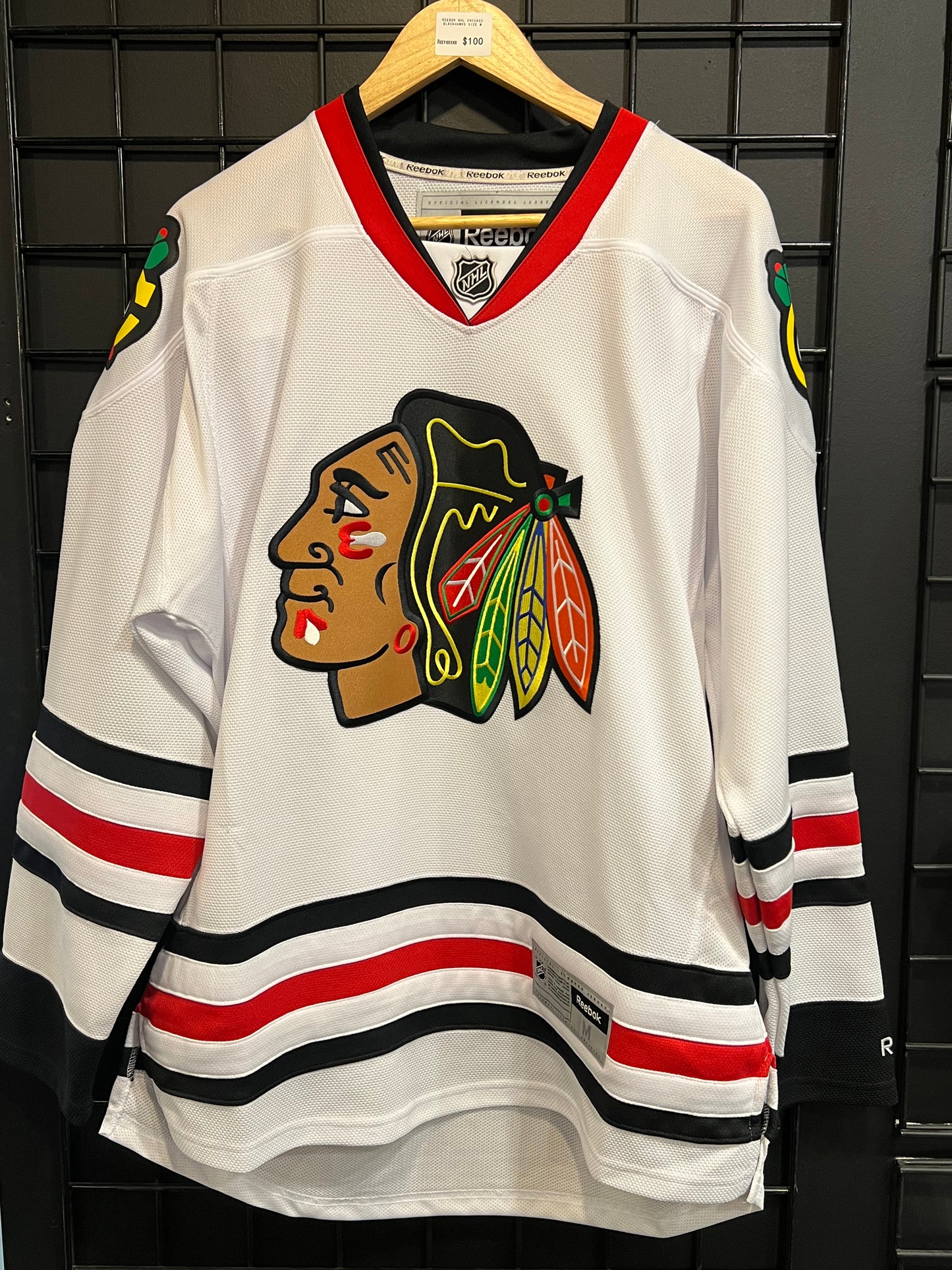 Men’s Reebok NHL Blackhawk’s Jersey Size M