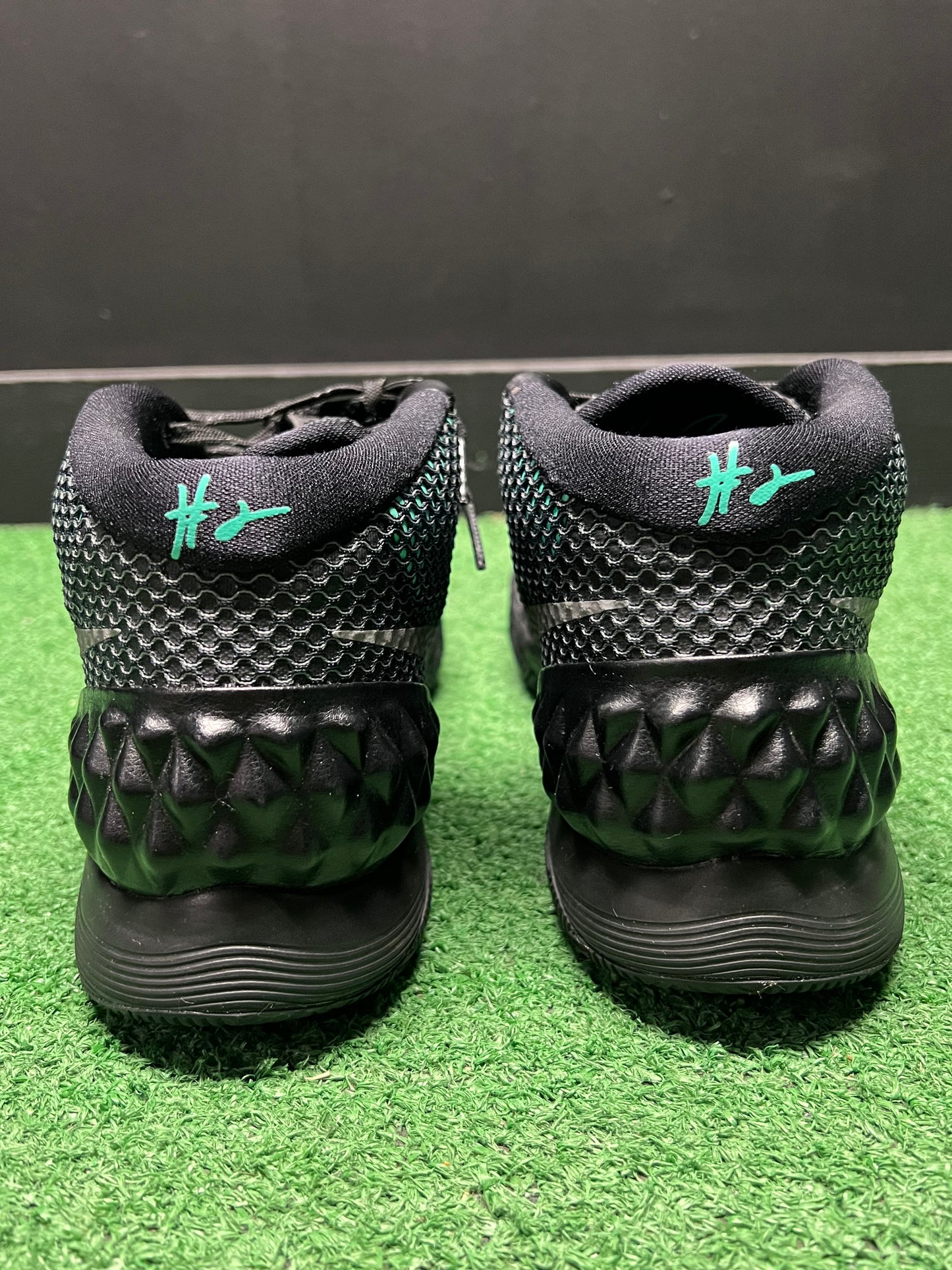 Men’s Nike Kyrie 1 Driveway Size 10