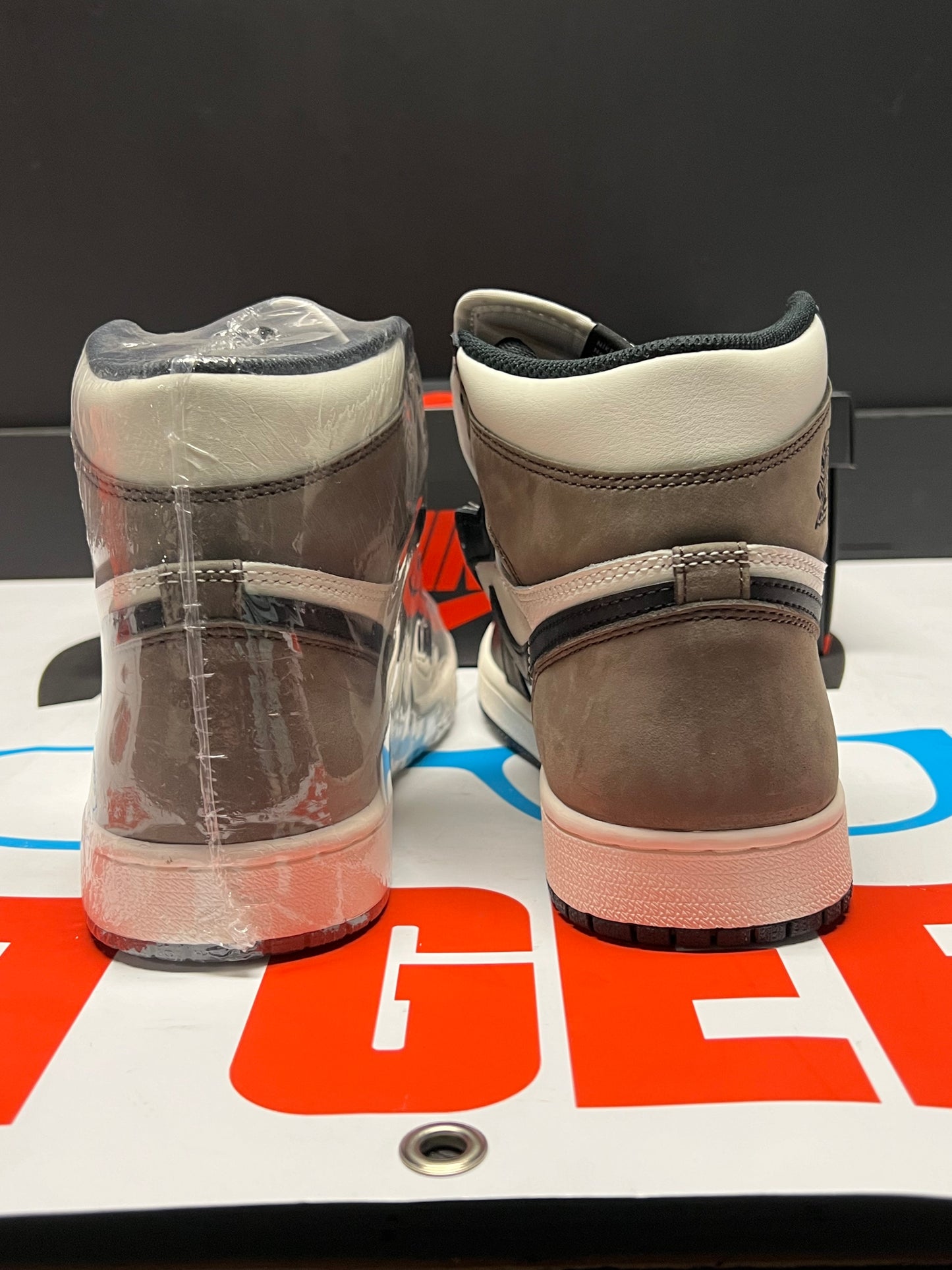 Men’s Air Jordan 1 Dark Mocha Brand New