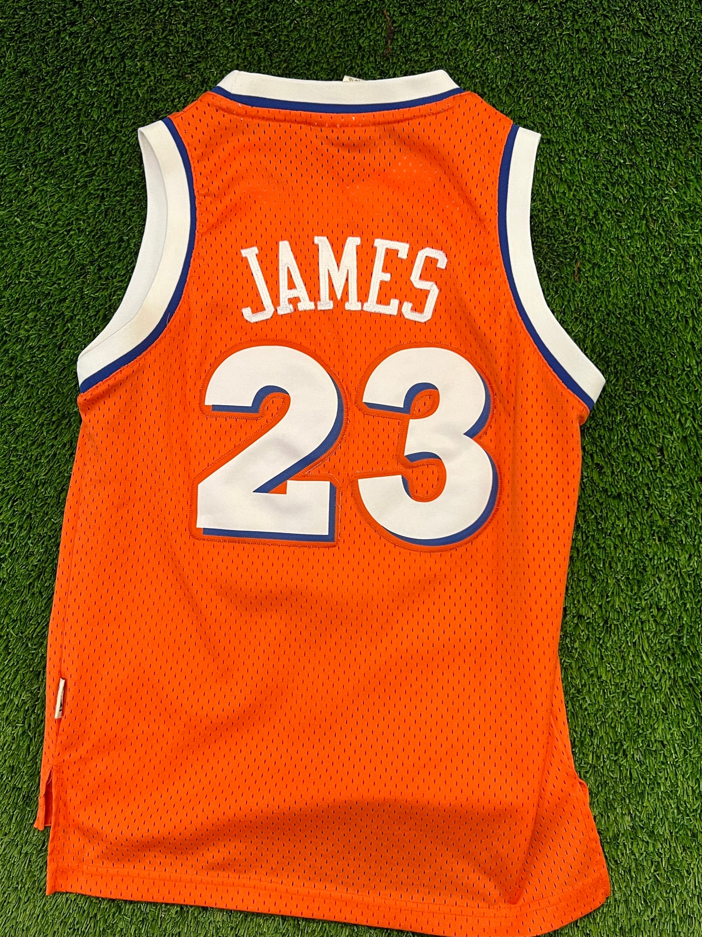 Kids Adidas LeBron James Jersey Size M
