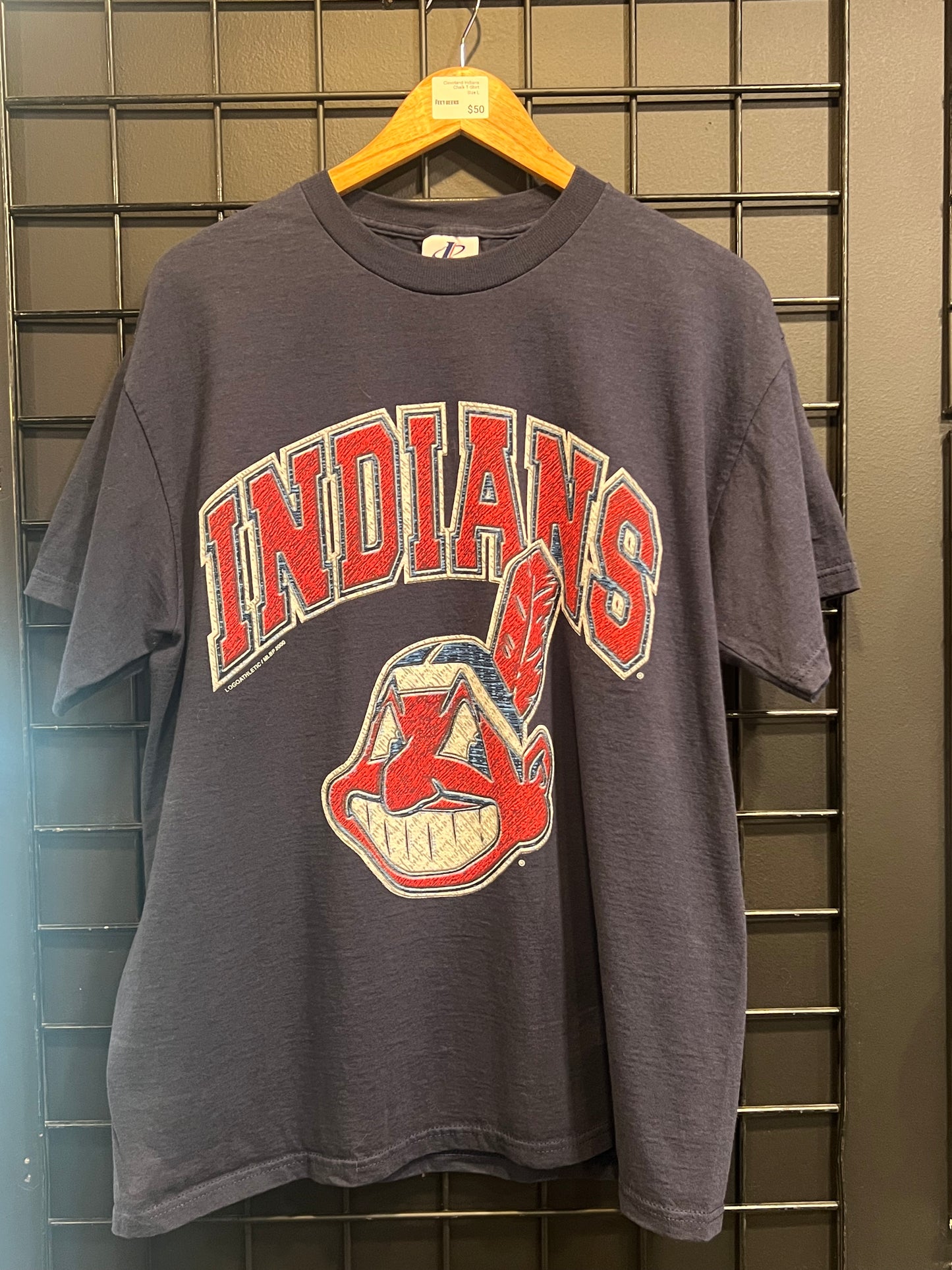 Men’s Cleveland Indians Chalk T-Shirt Size L