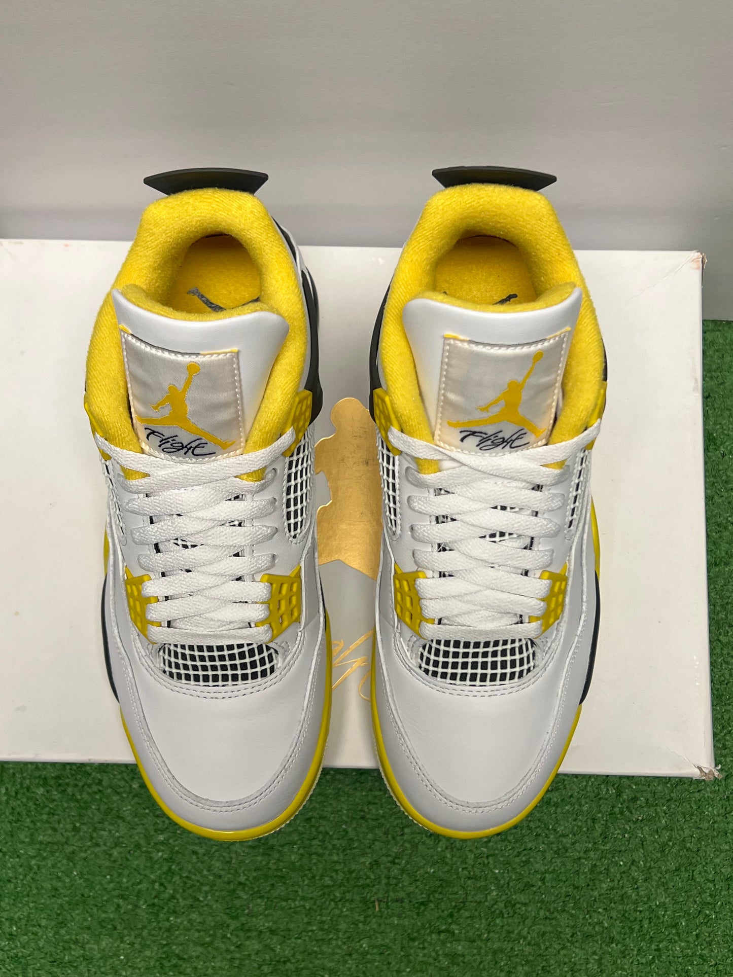 Women’s Air Jordan 4 Vivid Sulfur Size 8.5