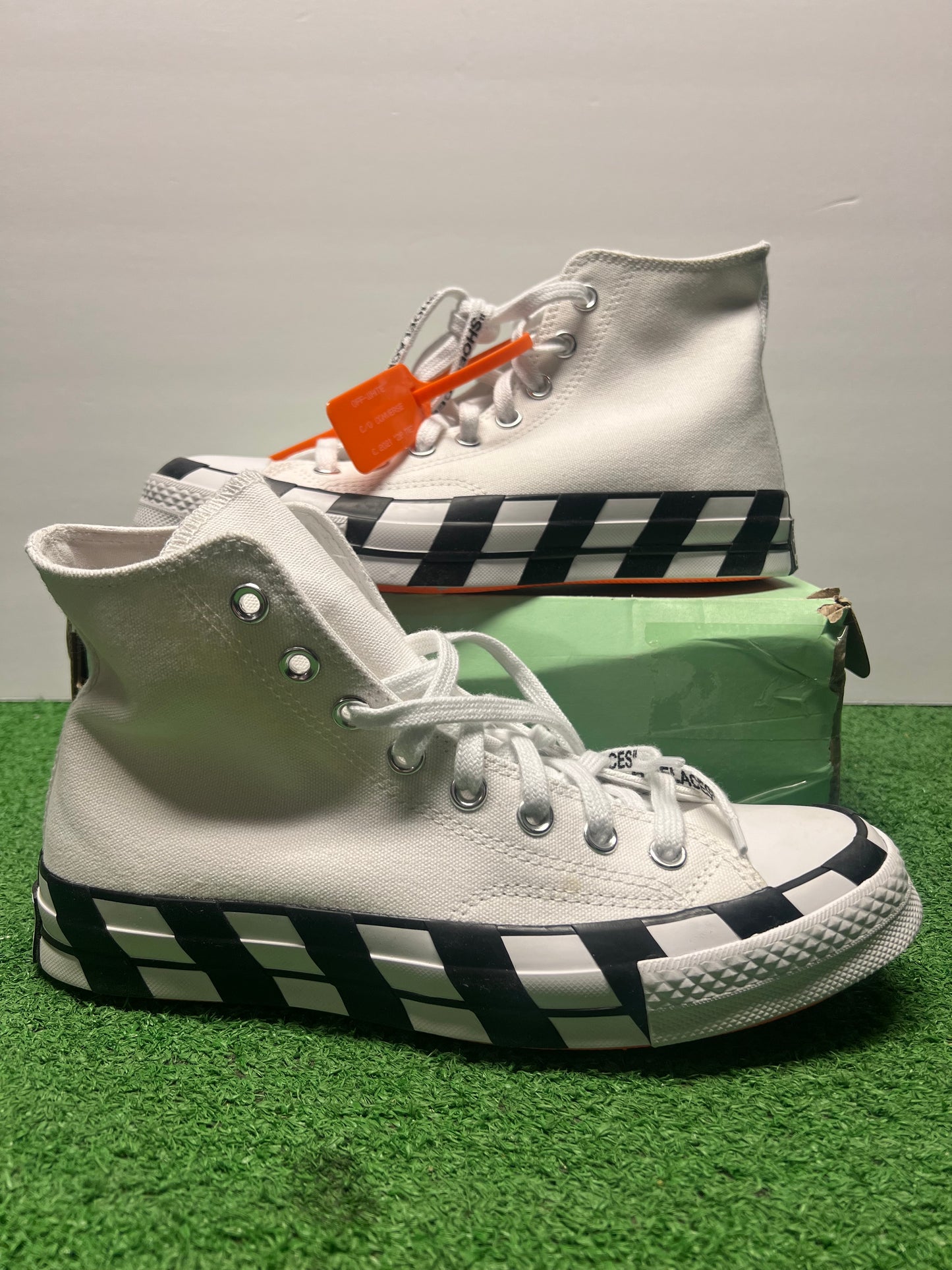 Men’s Off-White Converse Size 9
