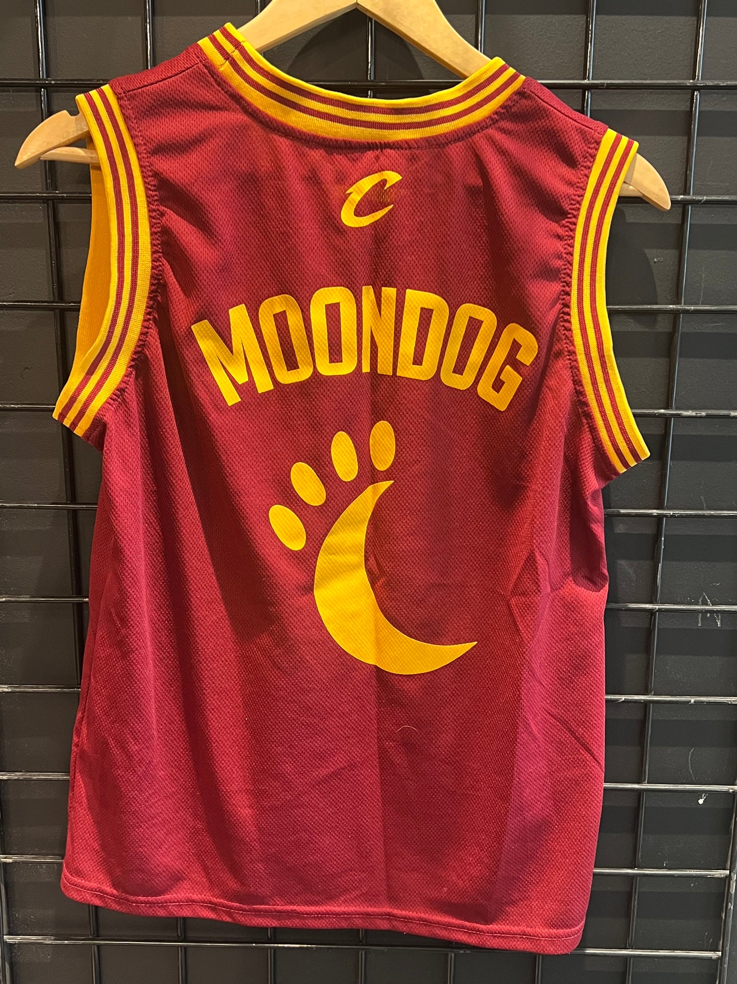 Youth Cleveland Cavaliers Moondog Jersey Size Small