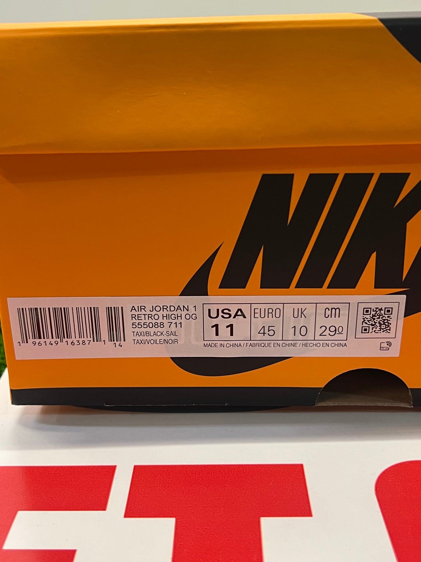 Men’s Air Jordan 1 Yellow Toe Taxi Brand New Shoes