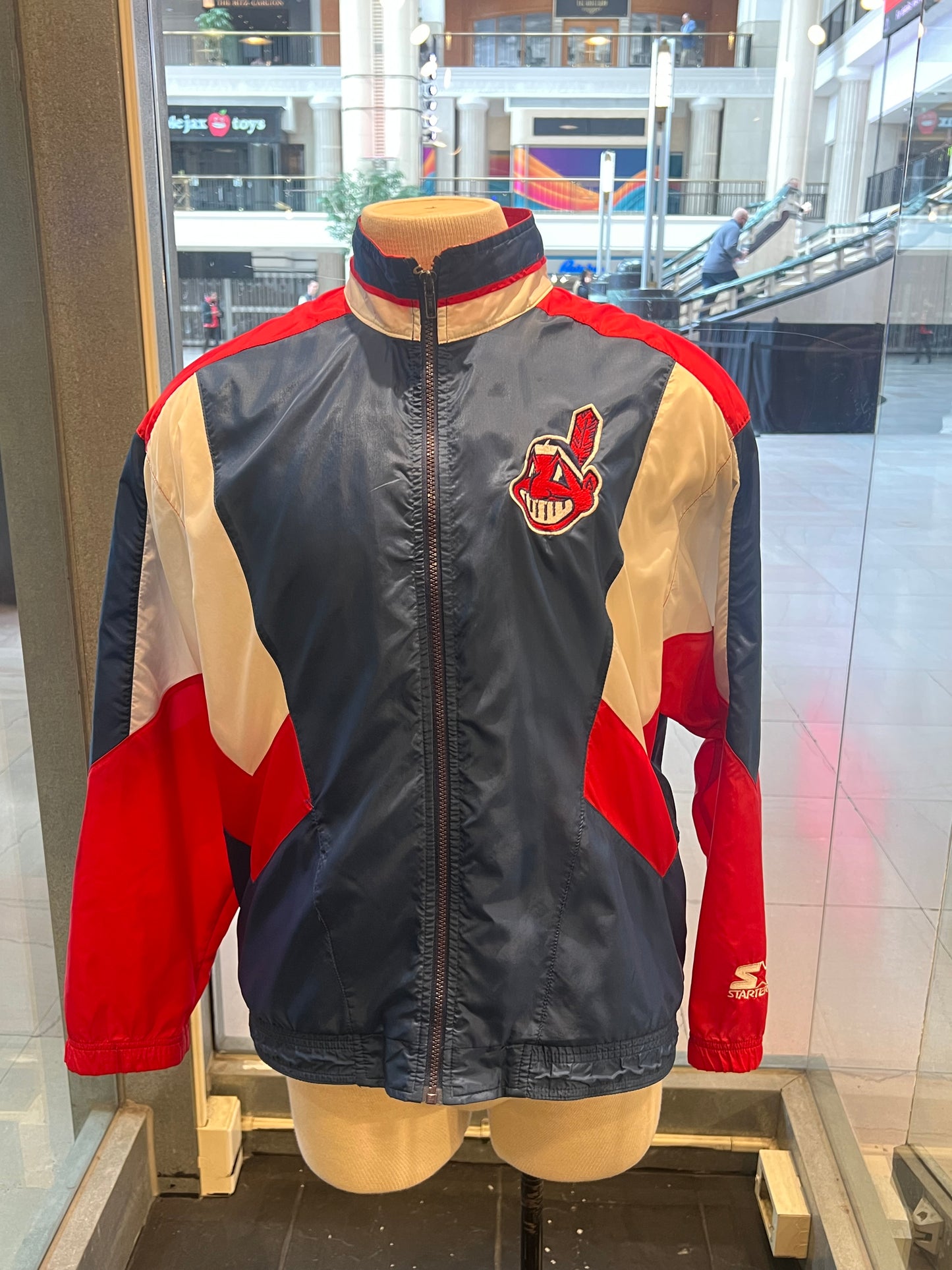 Men’s Cleveland Indians Windbreaker Size Medium