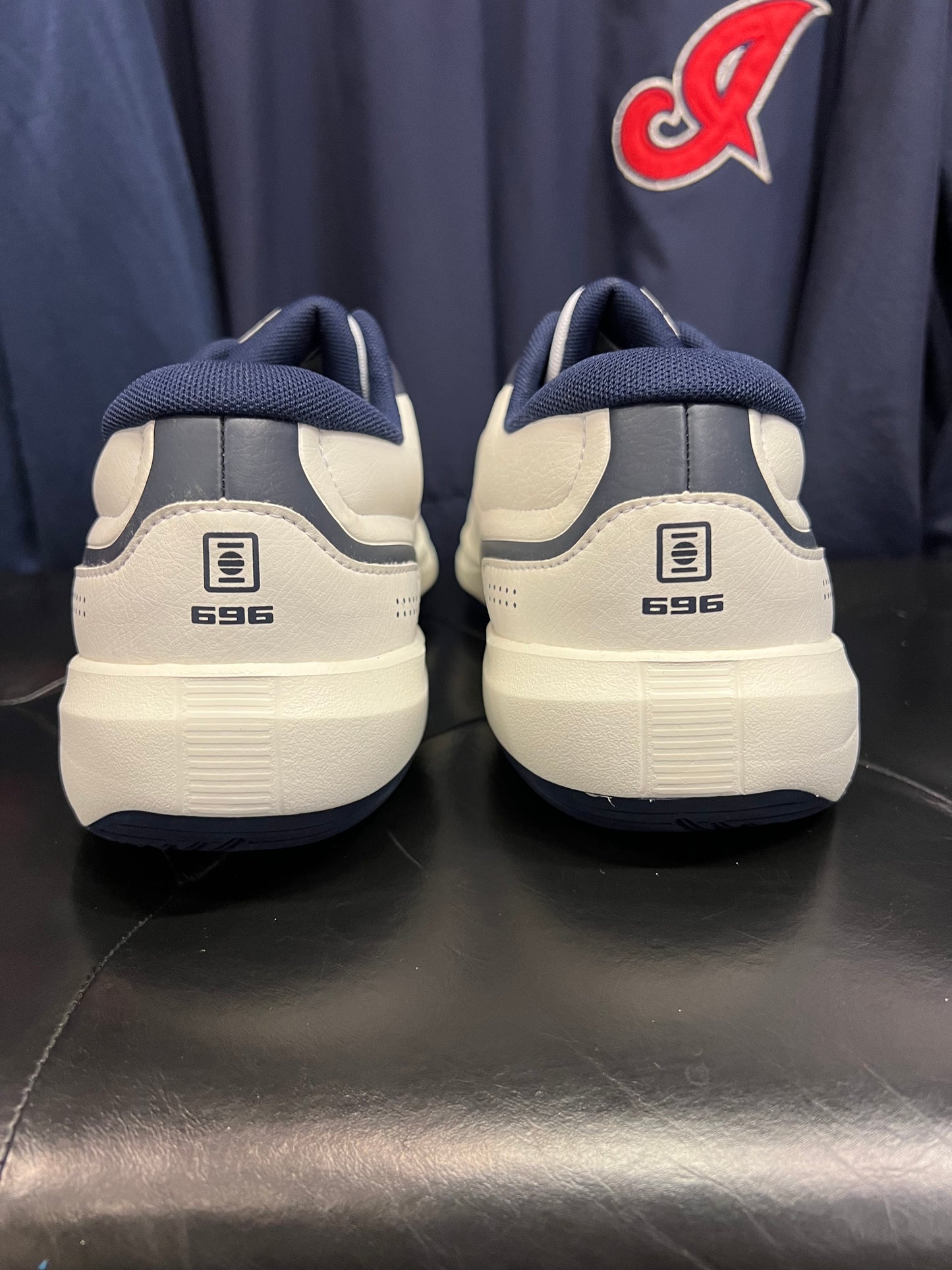 Men’s New Balance 696 Court Navy Size 13