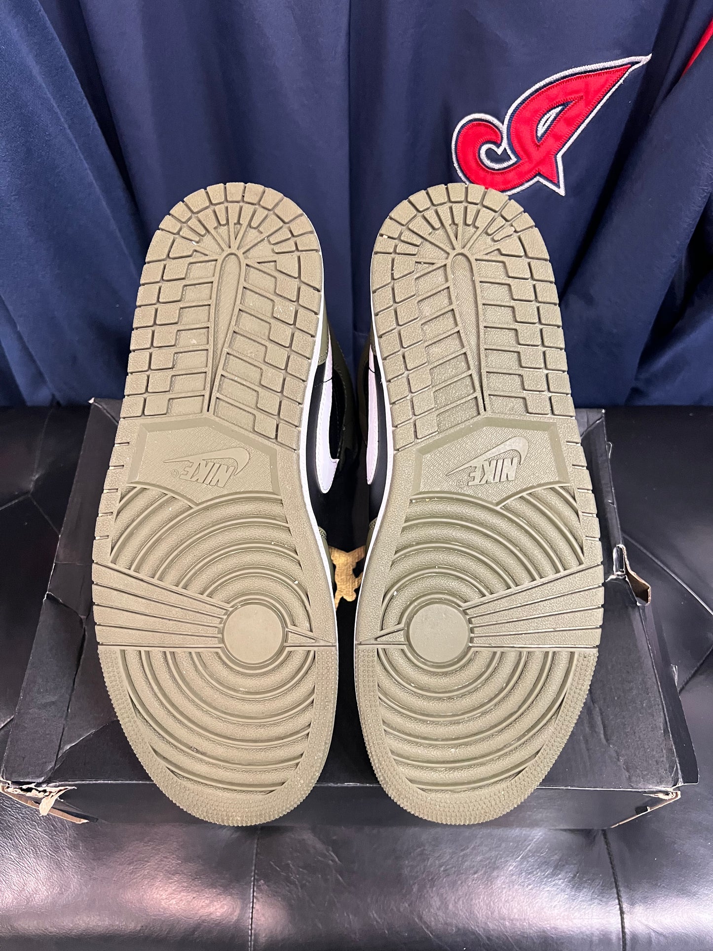 Men’s Air Jordan 1 Mid Medium Olive Size 10