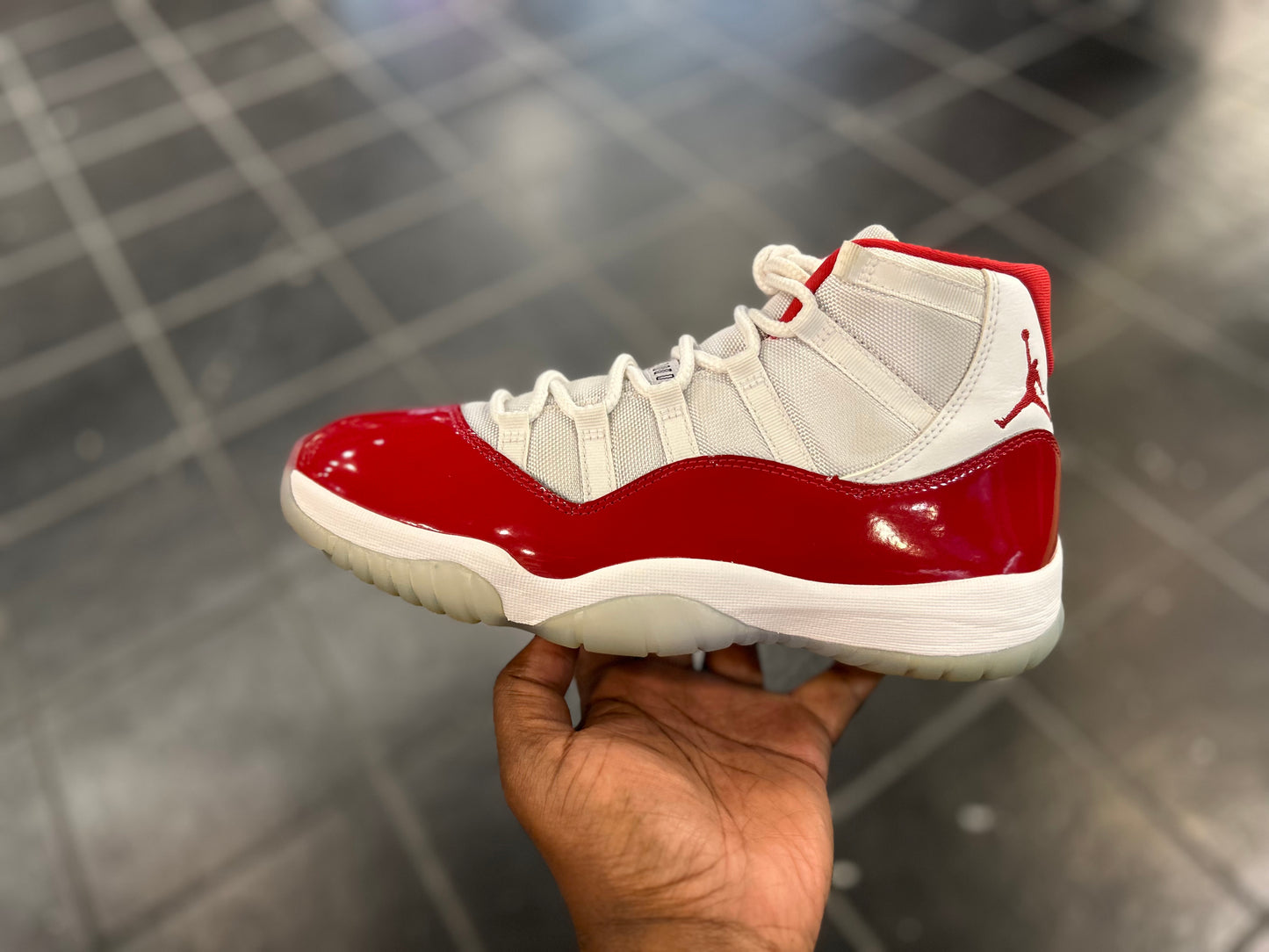 Air Jordan 11 Retro Cherry size 10.5 Men Shoes