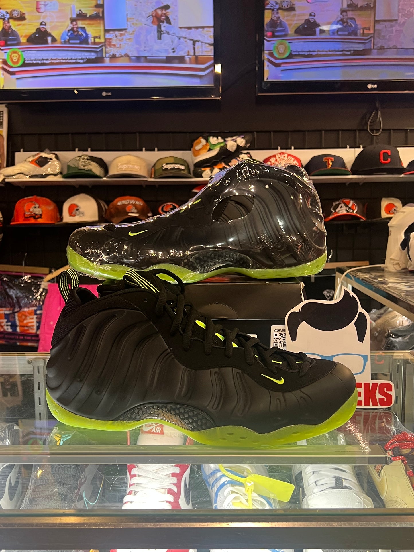 Men’s Nike Foamposite One Volt Size 15 Brand New