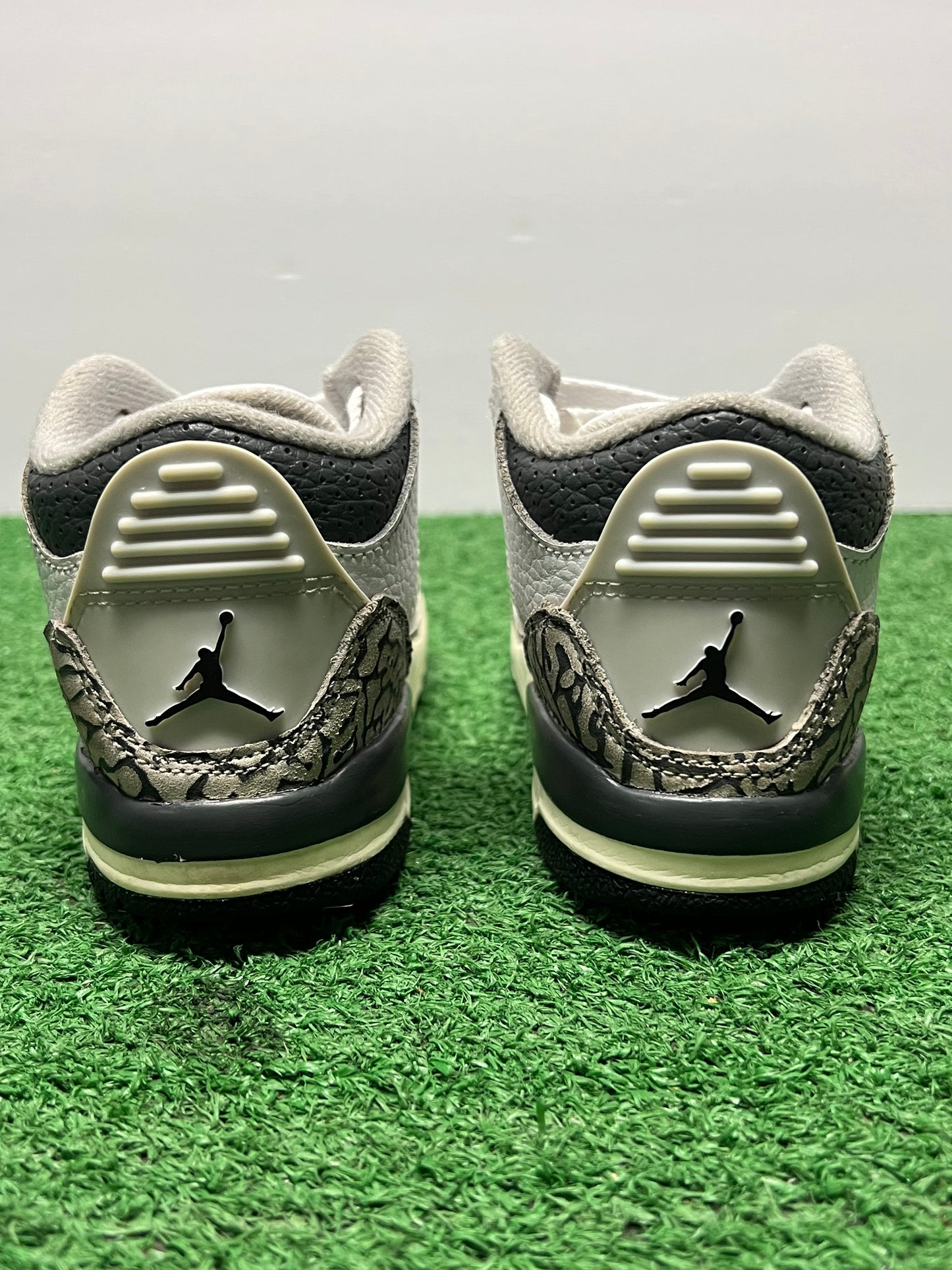 Kids Air Jordan 3 Grey Cement Size 9c