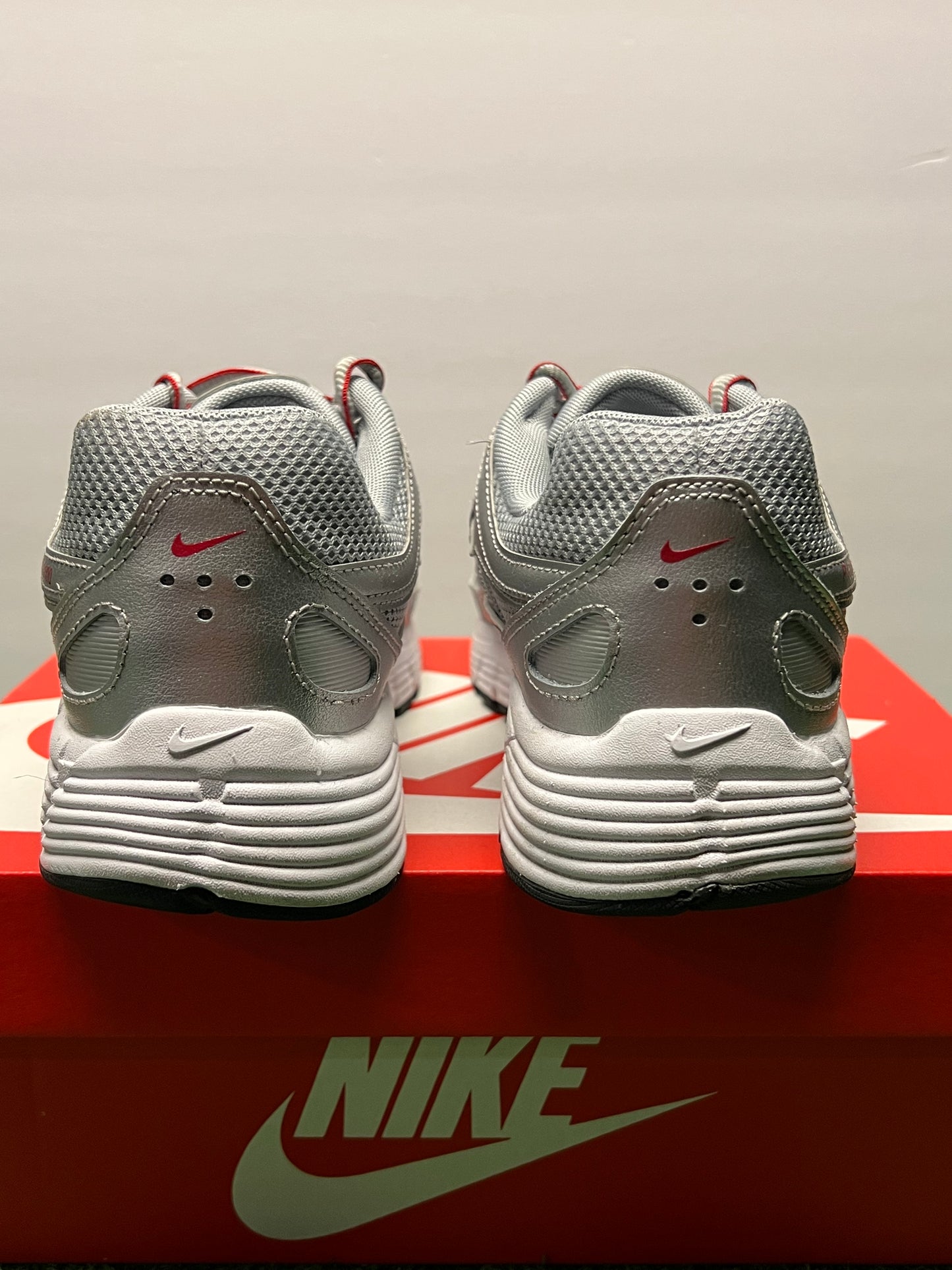 Gradeschool Nike P-6000 Size 7 Pre-Owned