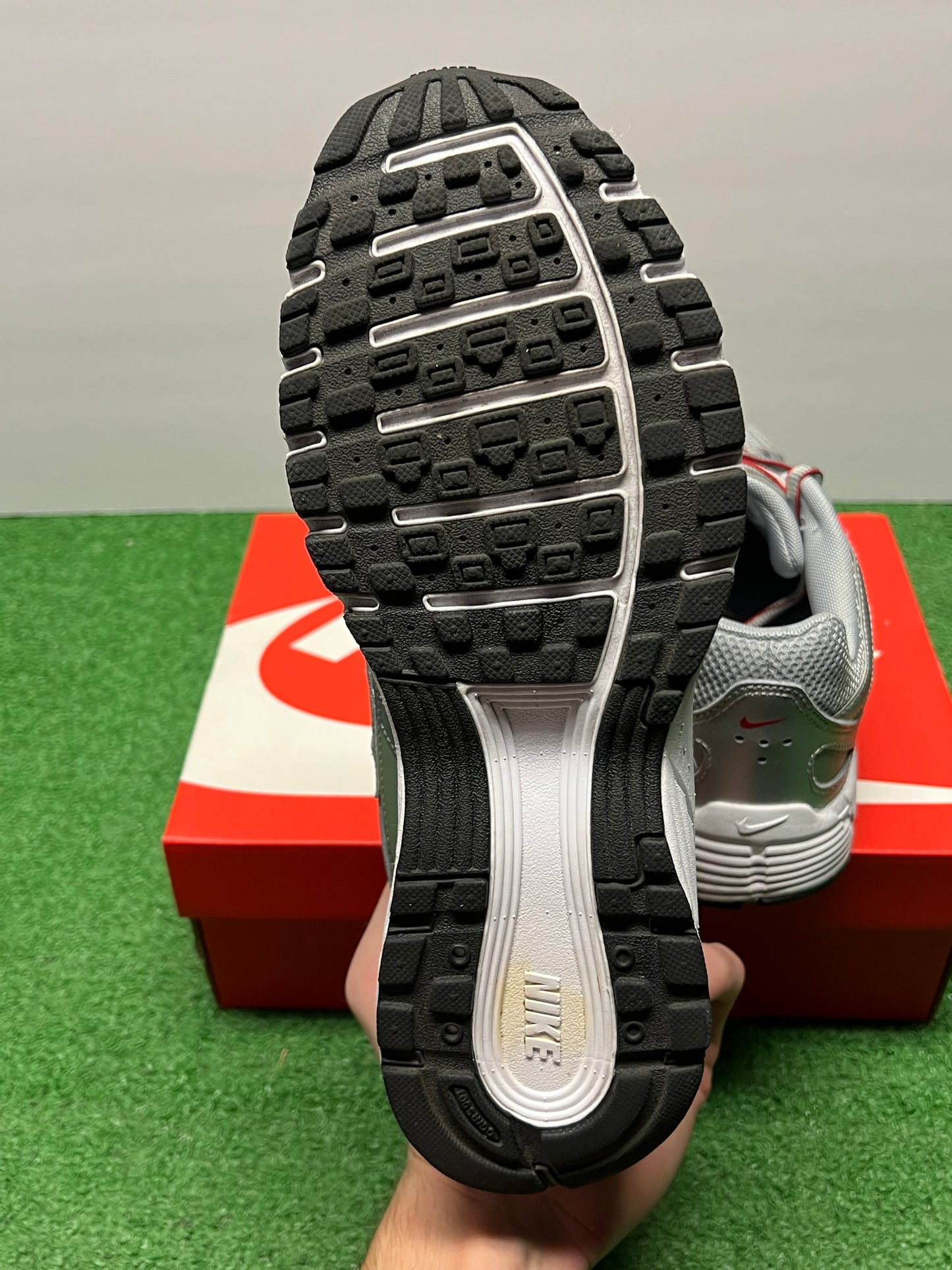 Gradeschool Nike P-6000 Size 7 Pre-Owned