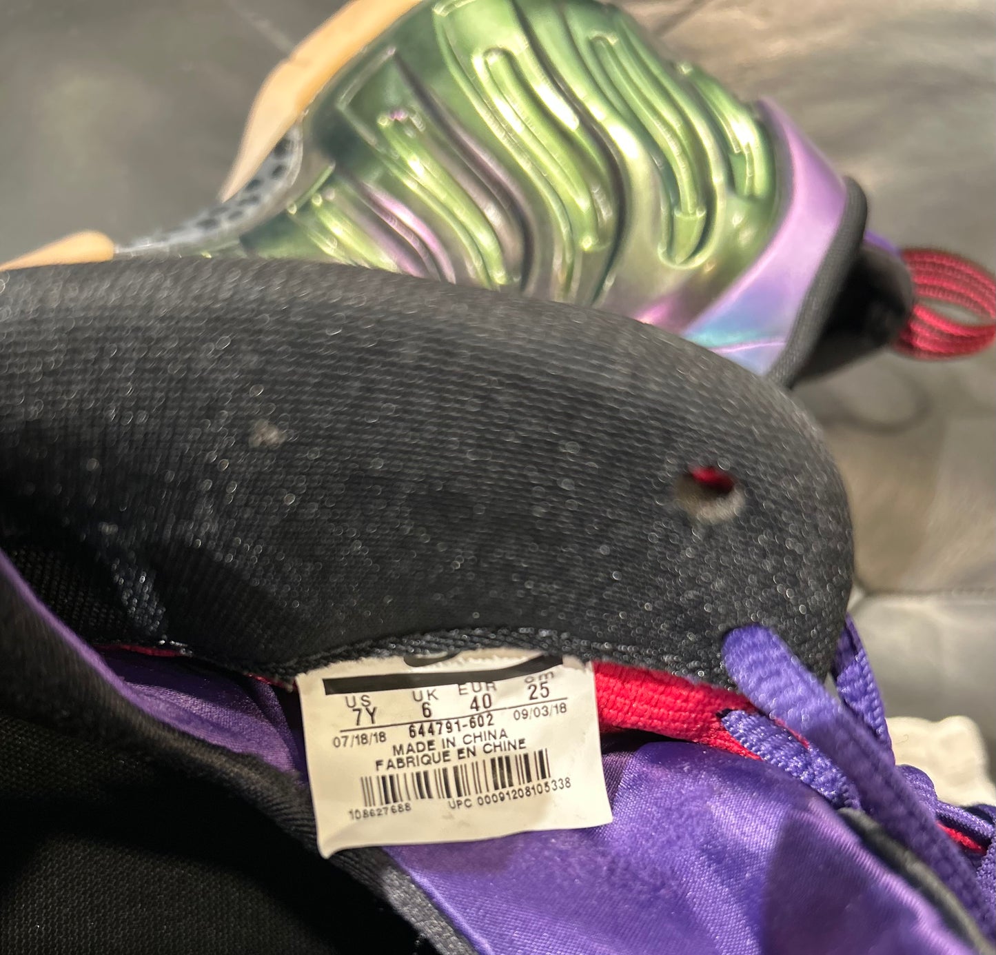 Nike Air Foamposite One Iridescent Purple size 7y