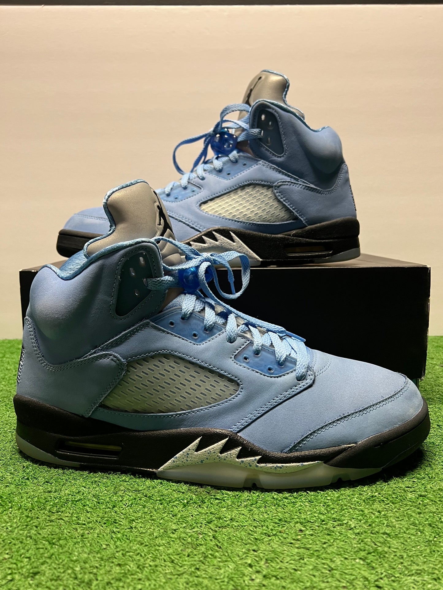 Men’s Air Jordan 5 UNC Size 13