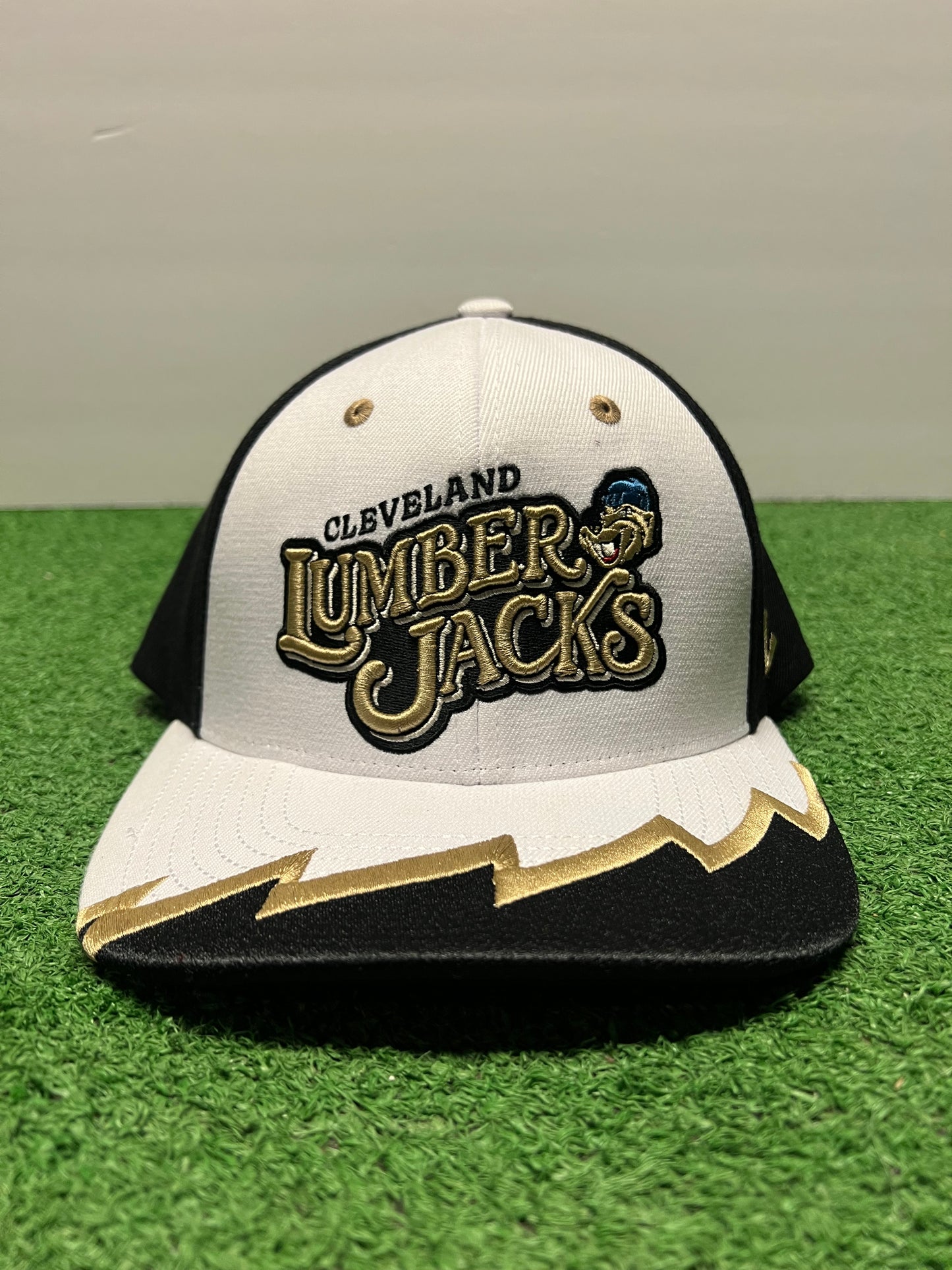Cleveland Lumberjacks Fitted Size Medium