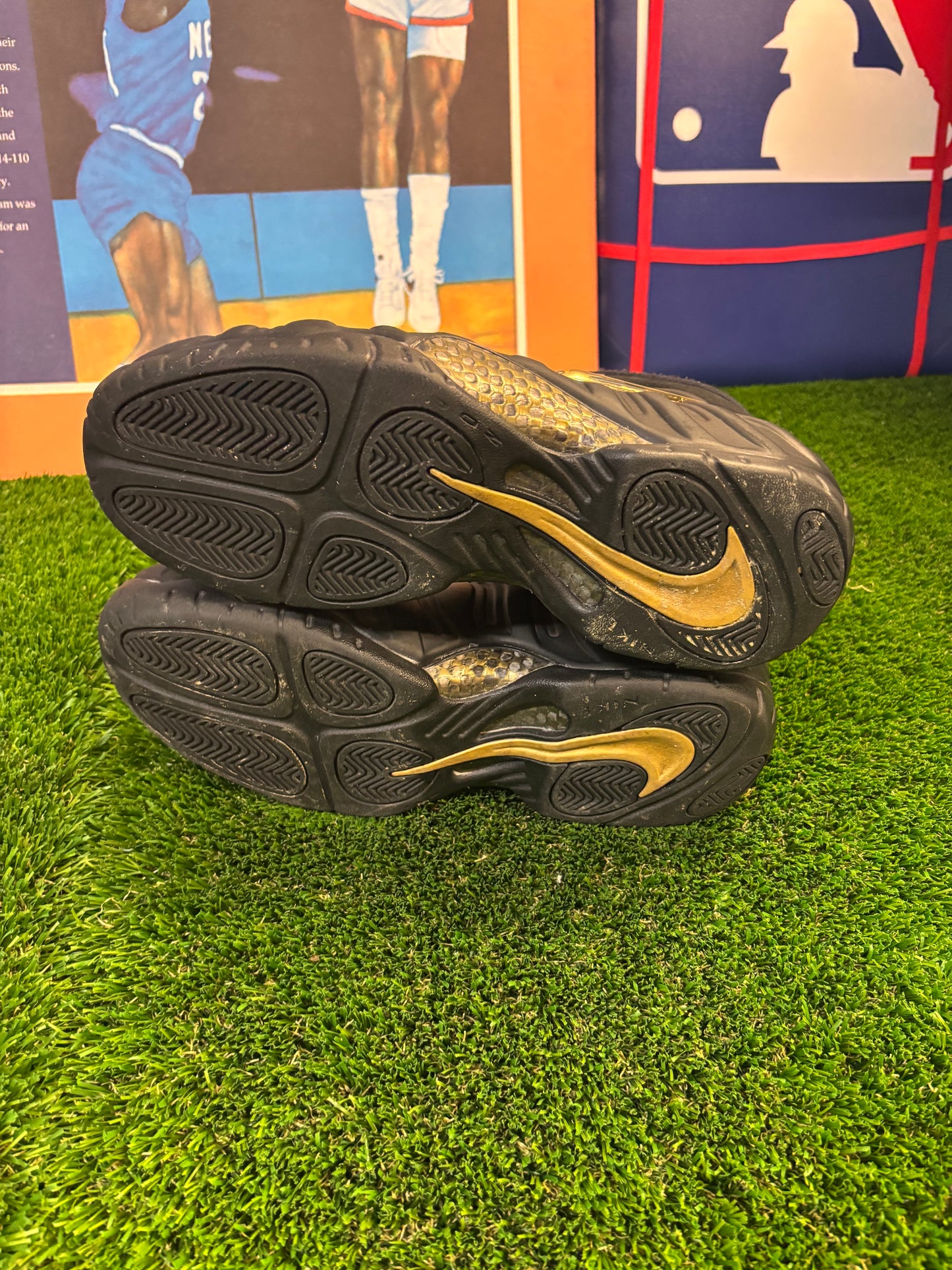 Nike Black Gold Foams Size 10 $150 Men’s