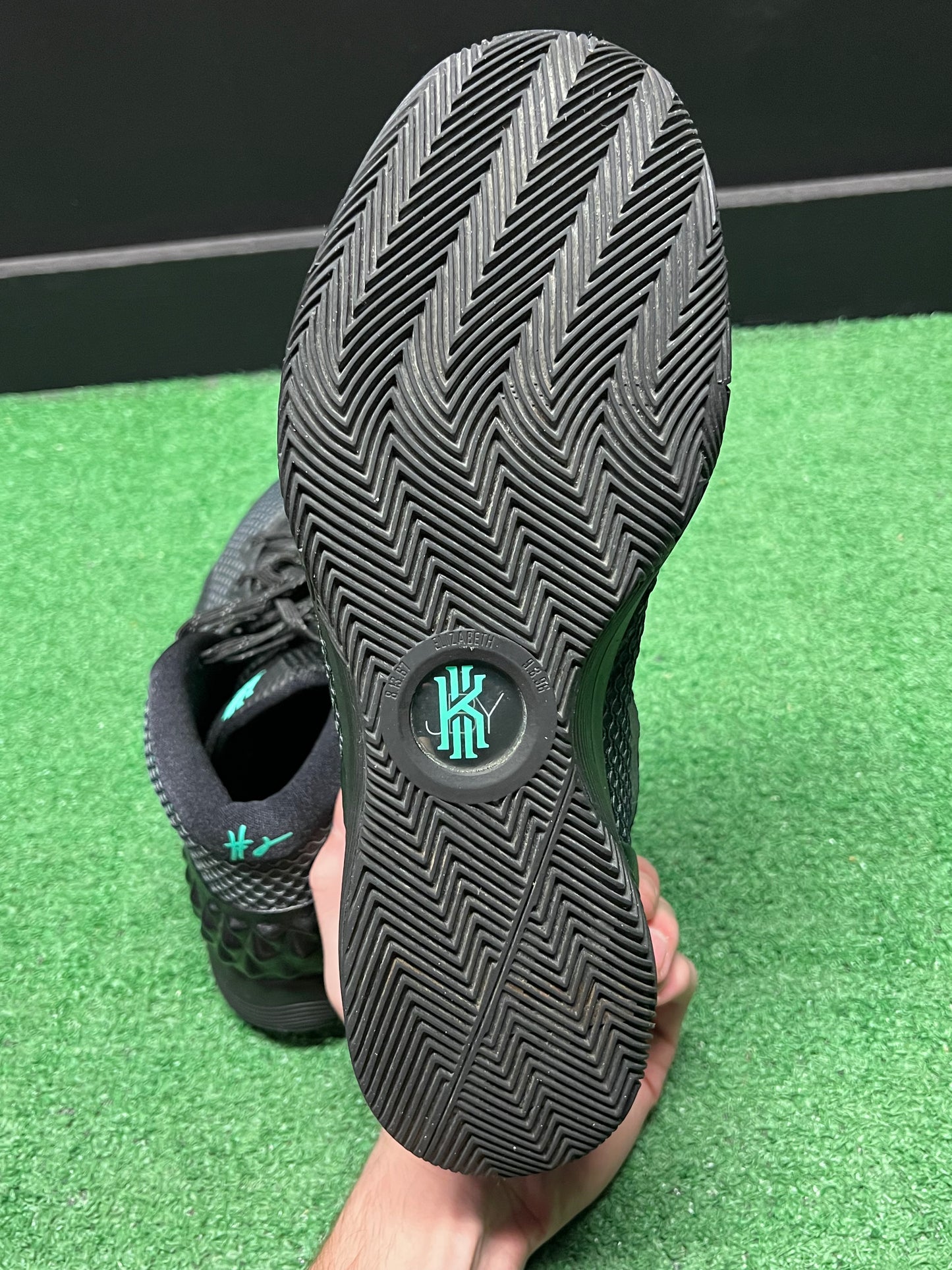 Men’s Nike Kyrie 1 Driveway Size 10