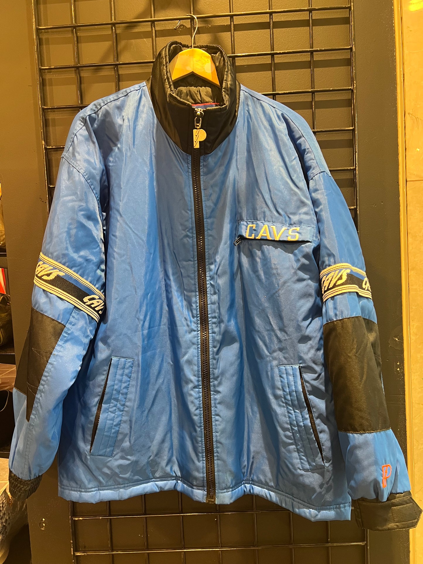 Men’s Cleveland Cavaliers Retro Jacket Size Small