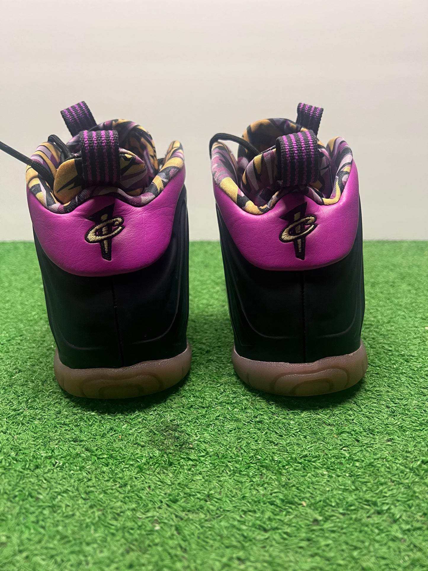 Gradeschool Nike Foamposite One Cave Purple Size 7y
