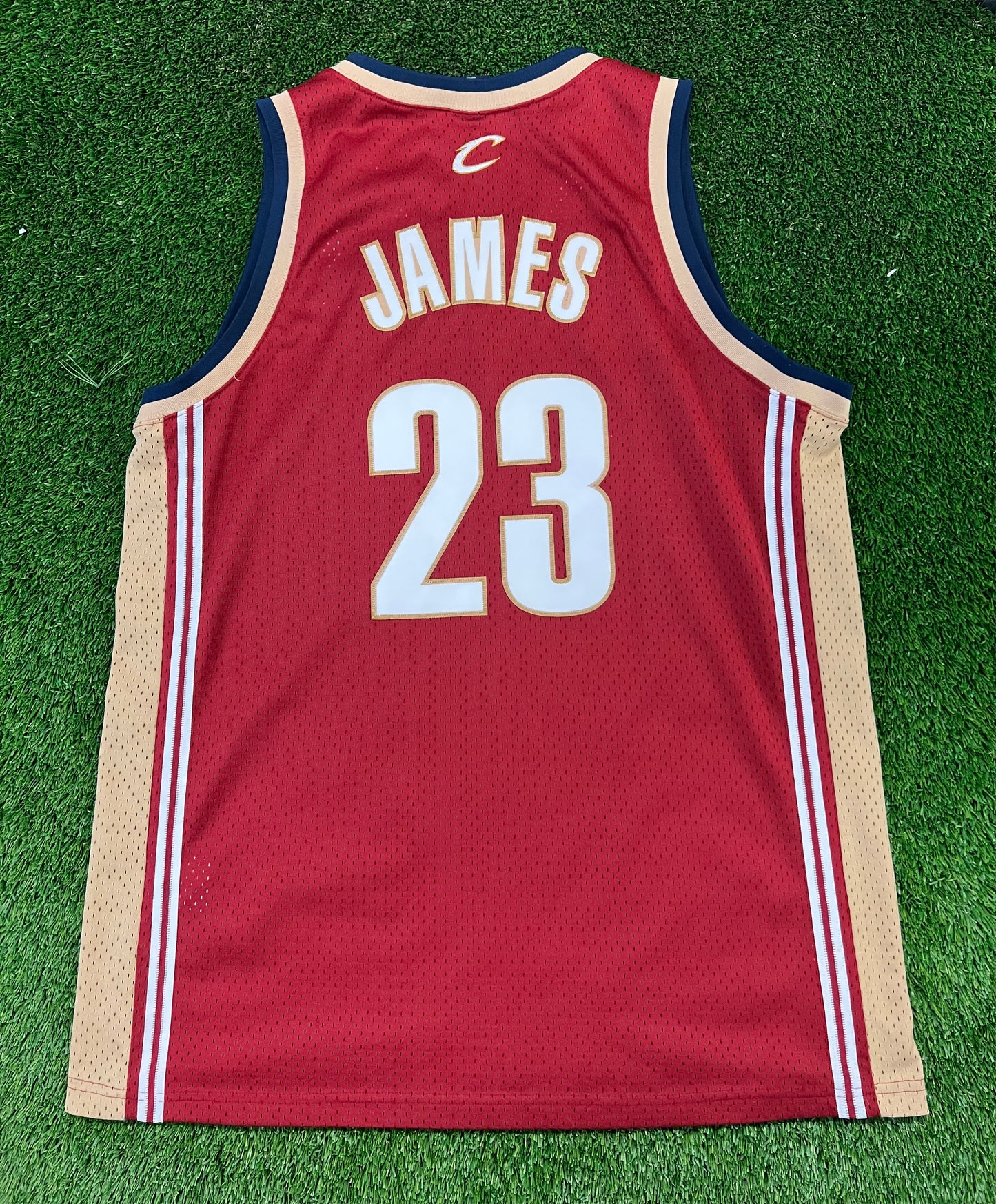 Men’s Vintage LeBron James Nike Jersey Size XL