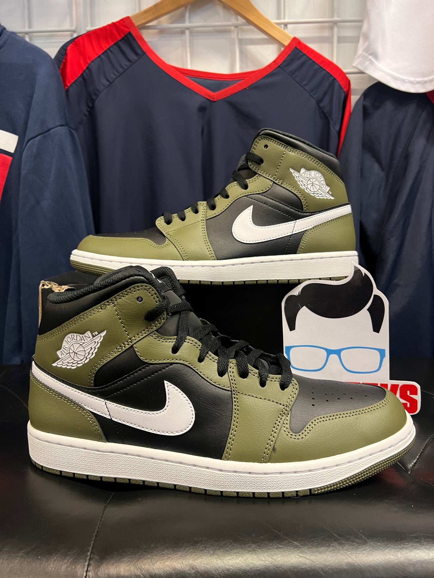 Men’s Air Jordan 1 Mid Medium Olive Size 10