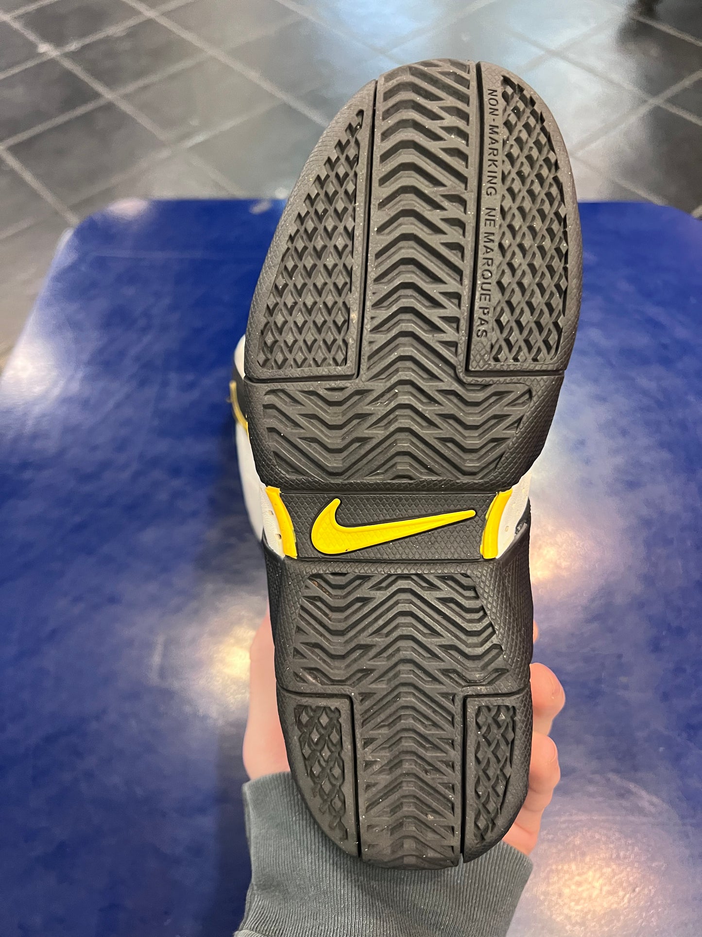 Gradeschool Nike LeBron 20-5-5 Size 4.5