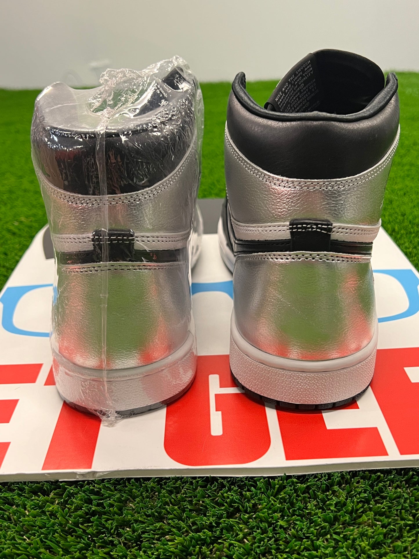 Women’s Air Jordan 1 Silver Toe Brand New