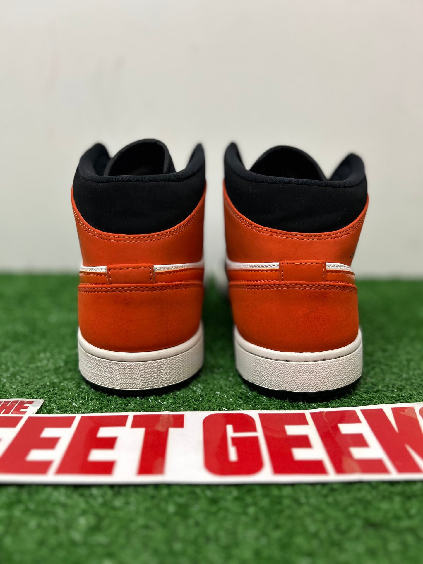 Air Jordan 1 Mid Starfish Size 11 Men Shoes