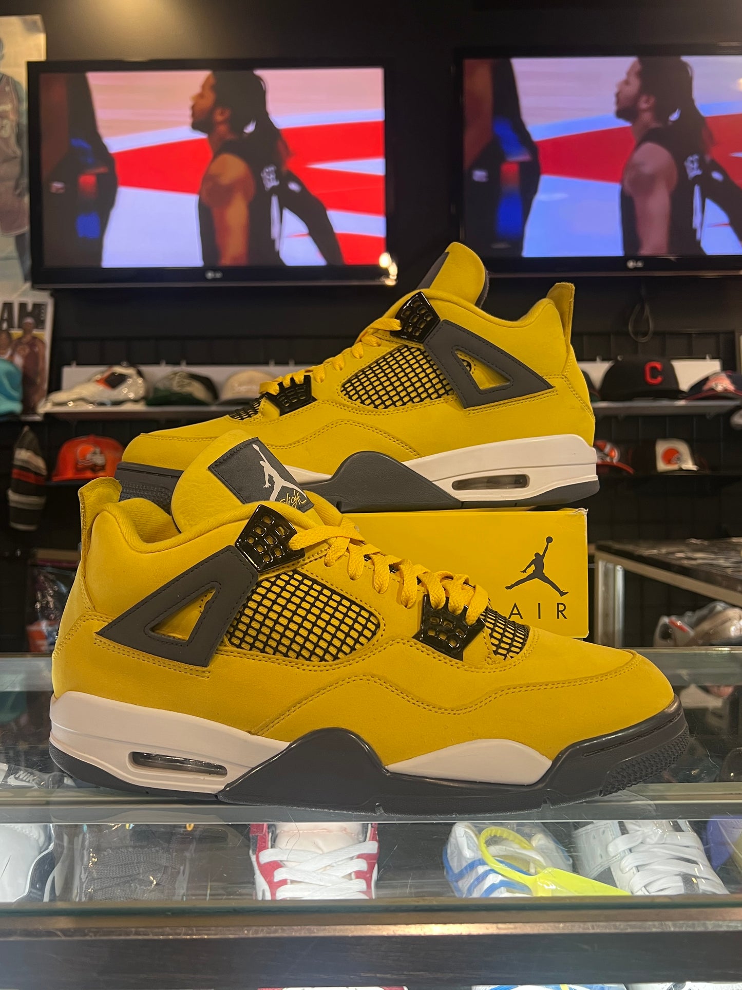 Men’s Air Jordan 4 Lightning Size 13 Pre-Owned