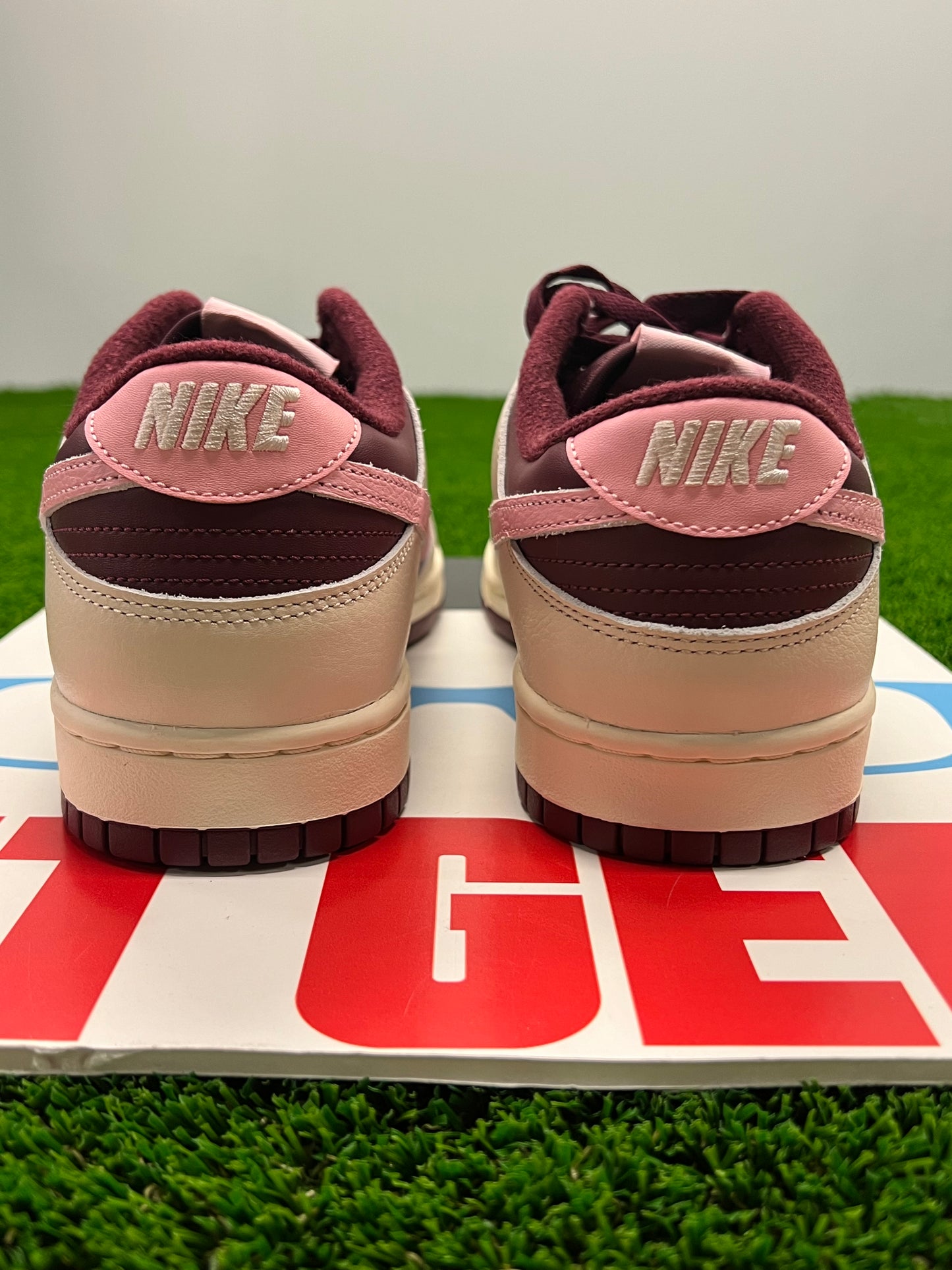 Men’s Nike Dunk Low Valentines Day Brand New