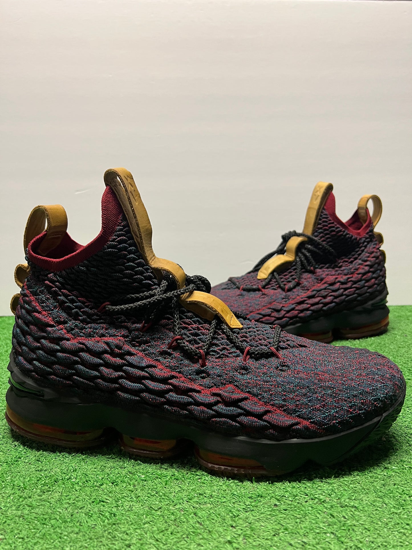 Men’s LeBron 15 New Heights Size 12