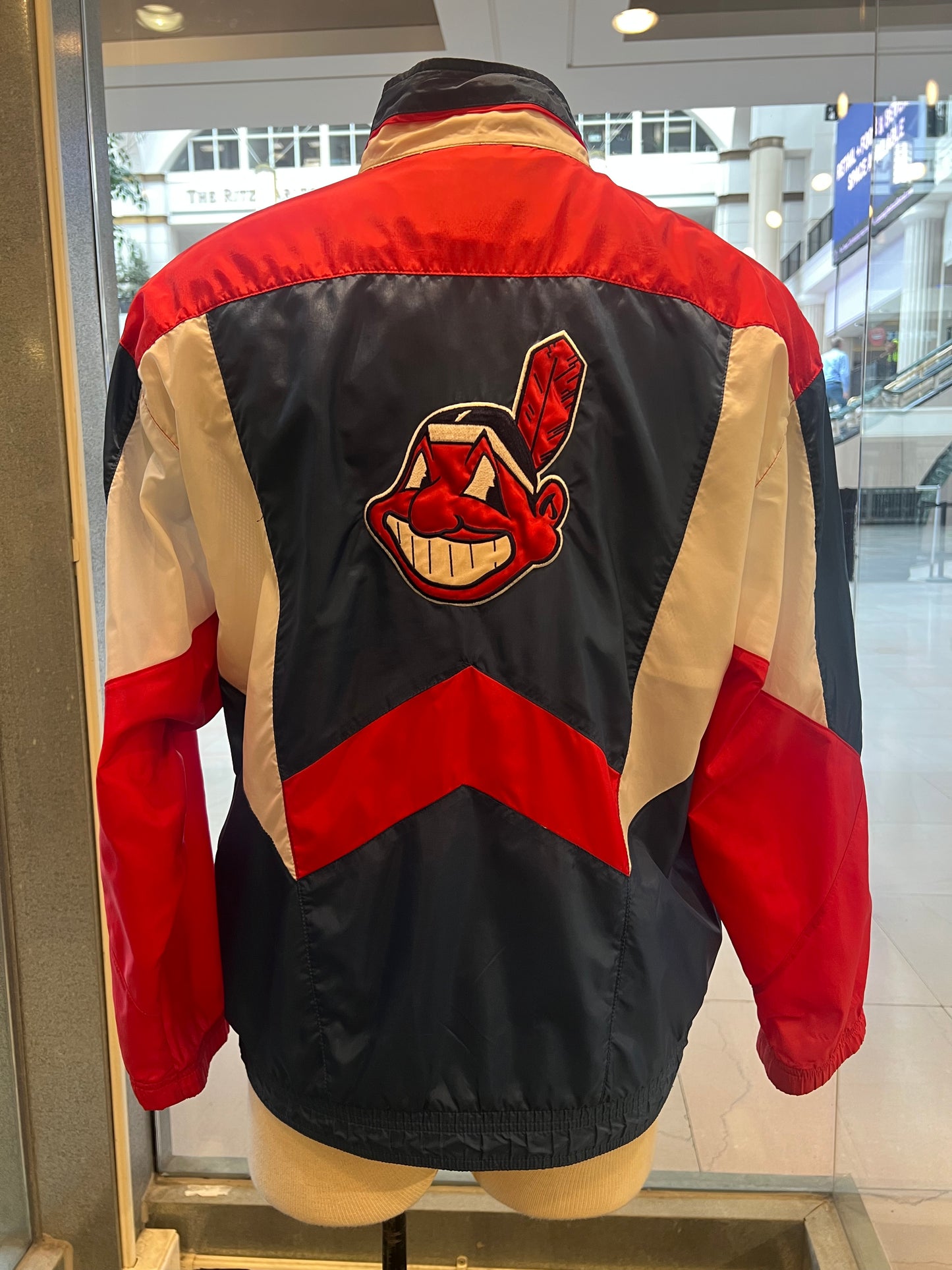 Men’s Cleveland Indians Windbreaker Size Medium