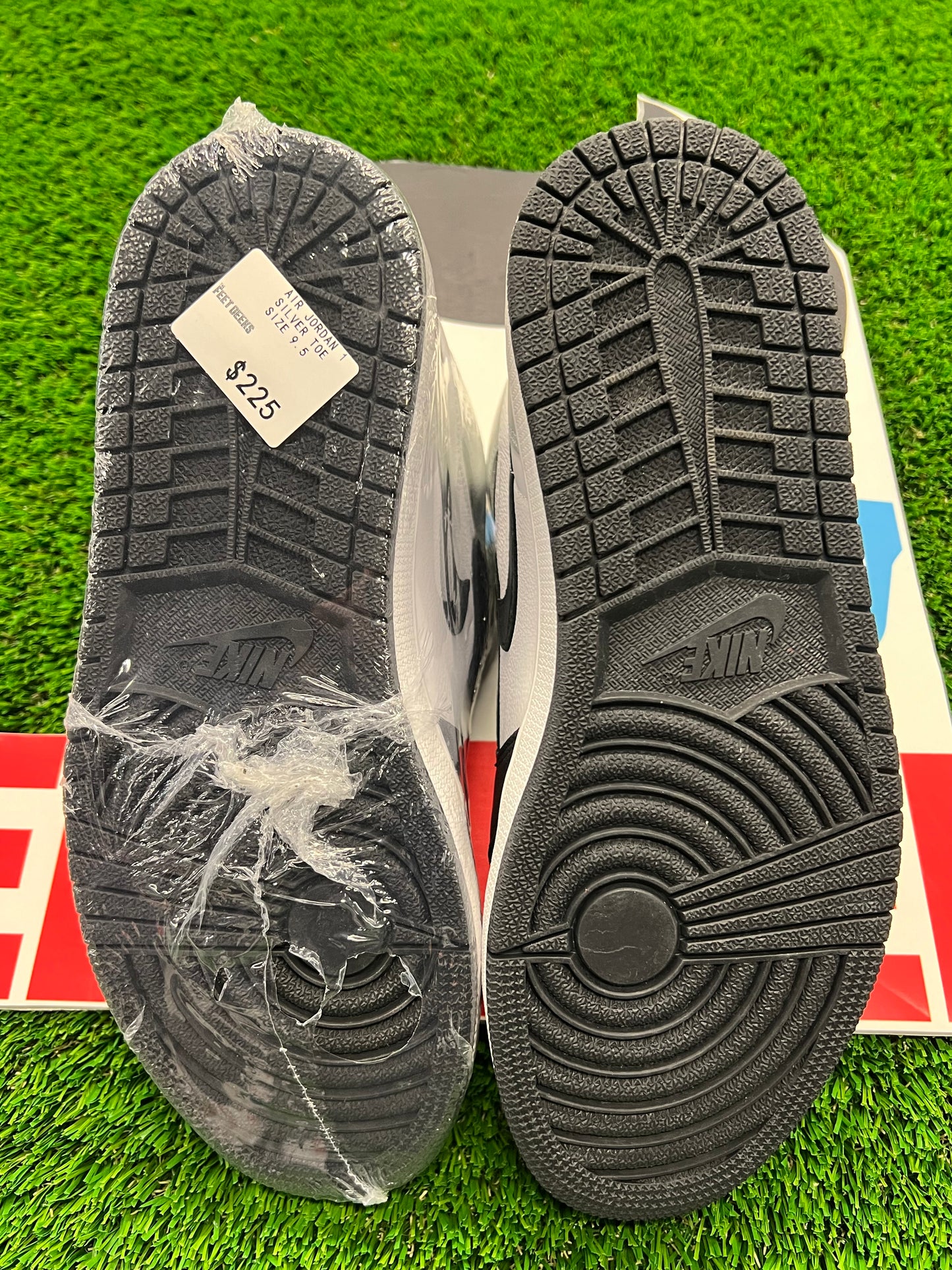 Women’s Air Jordan 1 Silver Toe Brand New