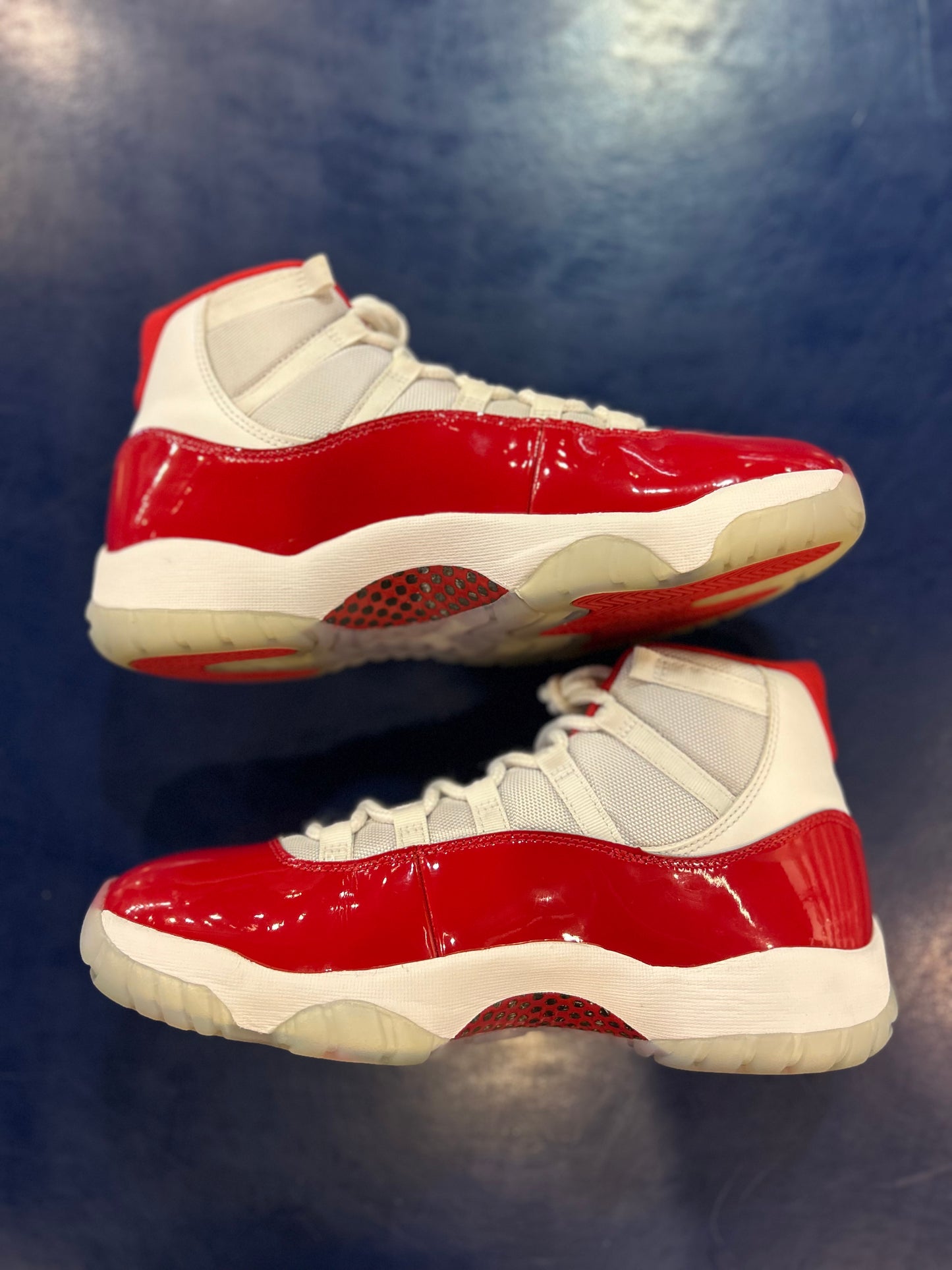 Air Jordan 11 Retro Cherry size 10.5 Men Shoes