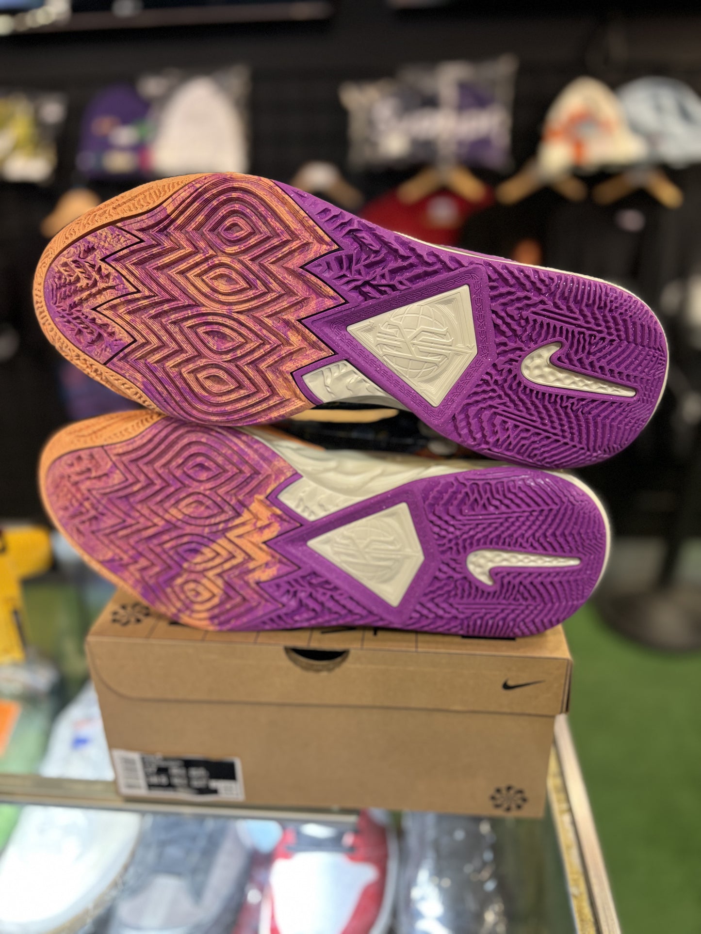 Men’s Nike Kyrie 8 Circle Of Life Size 17